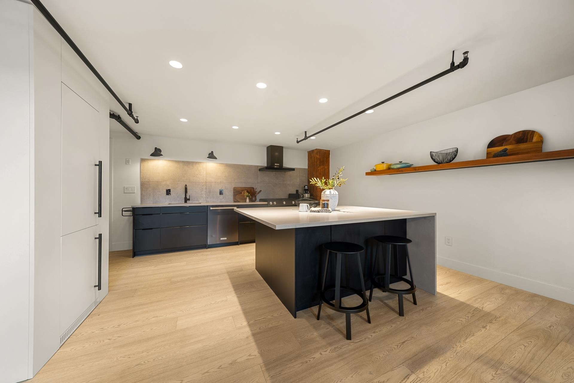 47 Cordova Street E, Vancouver, BC - Indoor Photo Showing Kitchen With Upgraded Kitchen