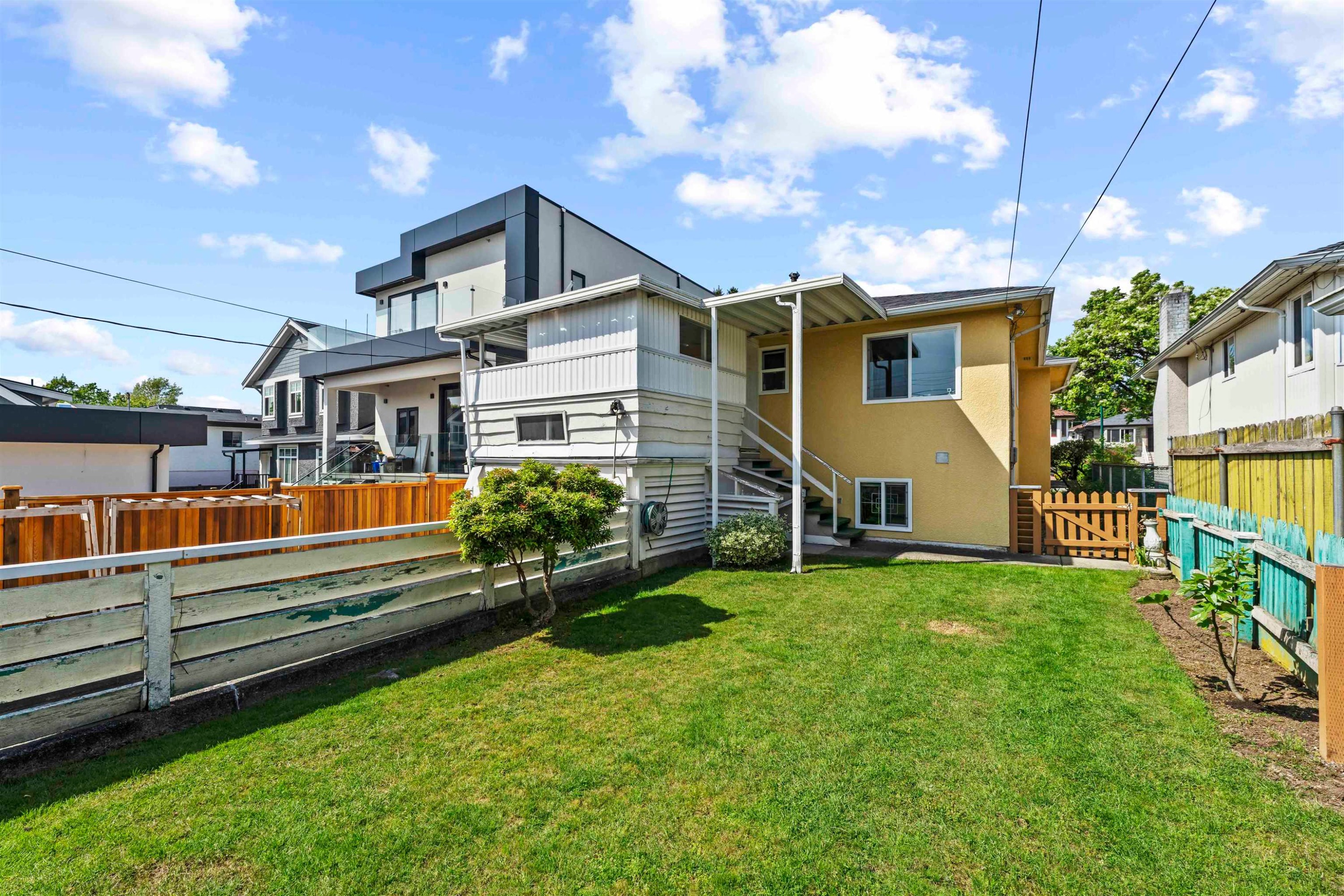 2666 Waverley Avenue, Vancouver, BC