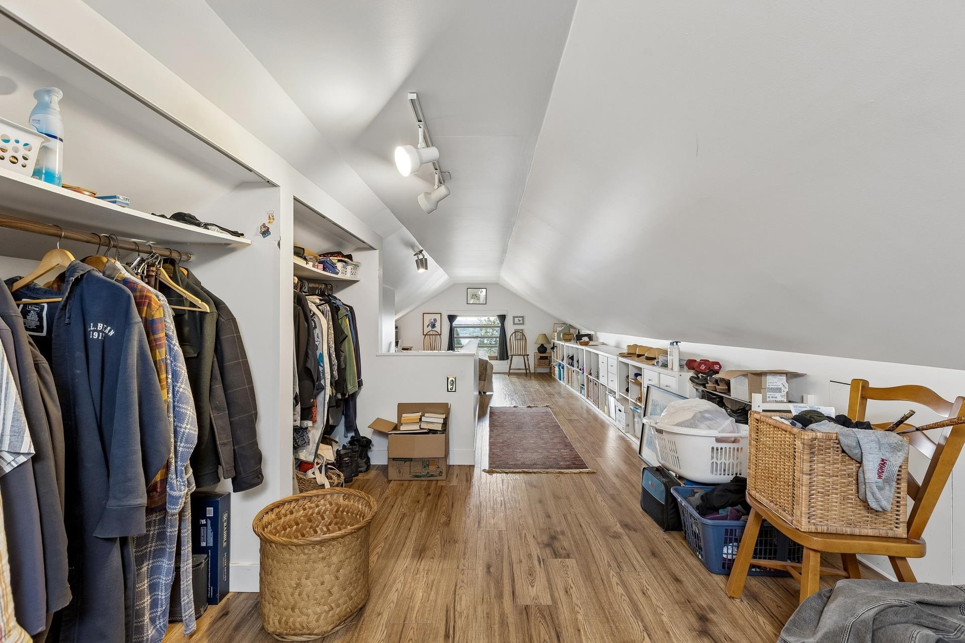 534 7Th Street E, North Vancouver, BC