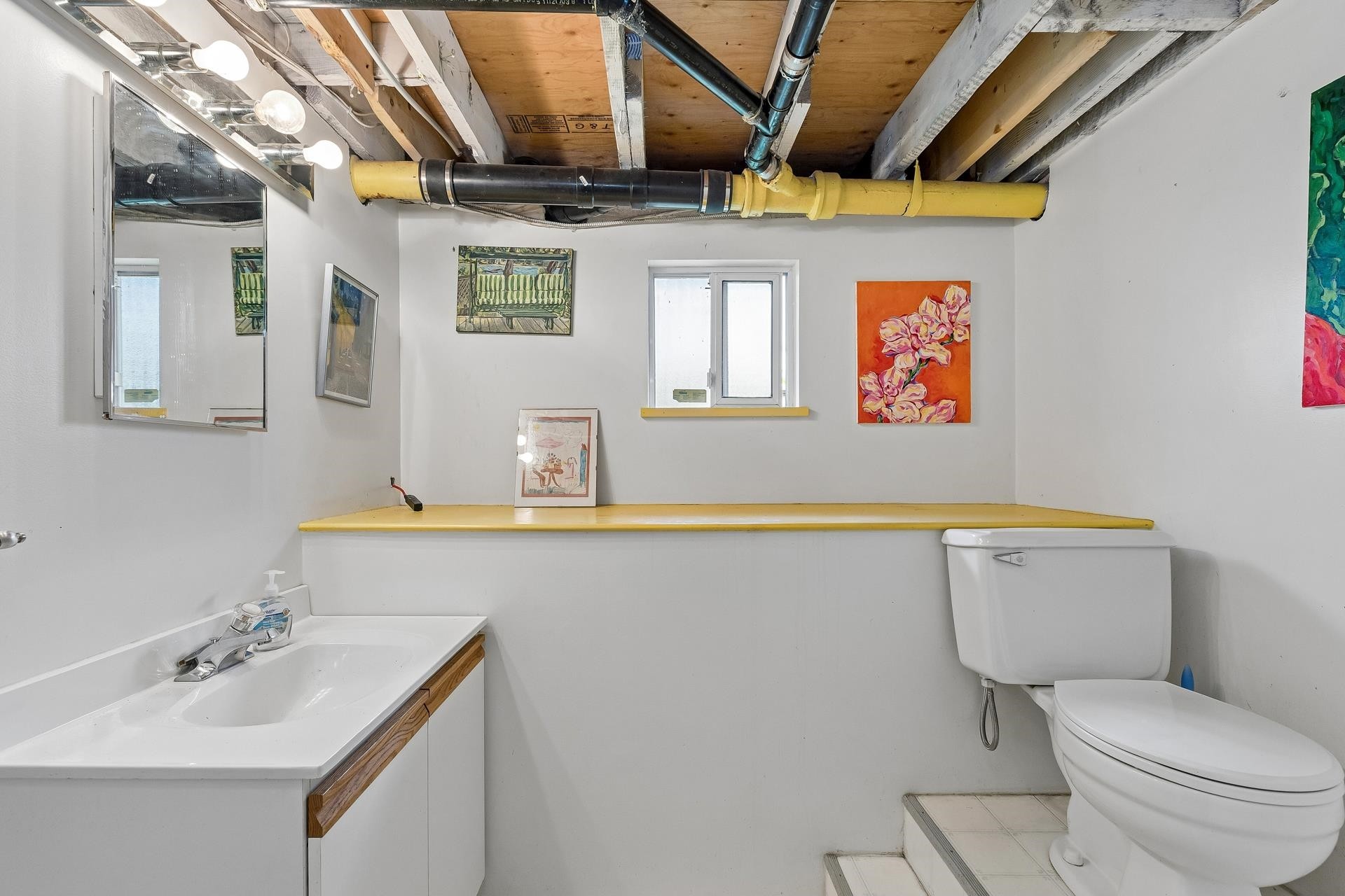 534 7Th Street E, North Vancouver, BC
