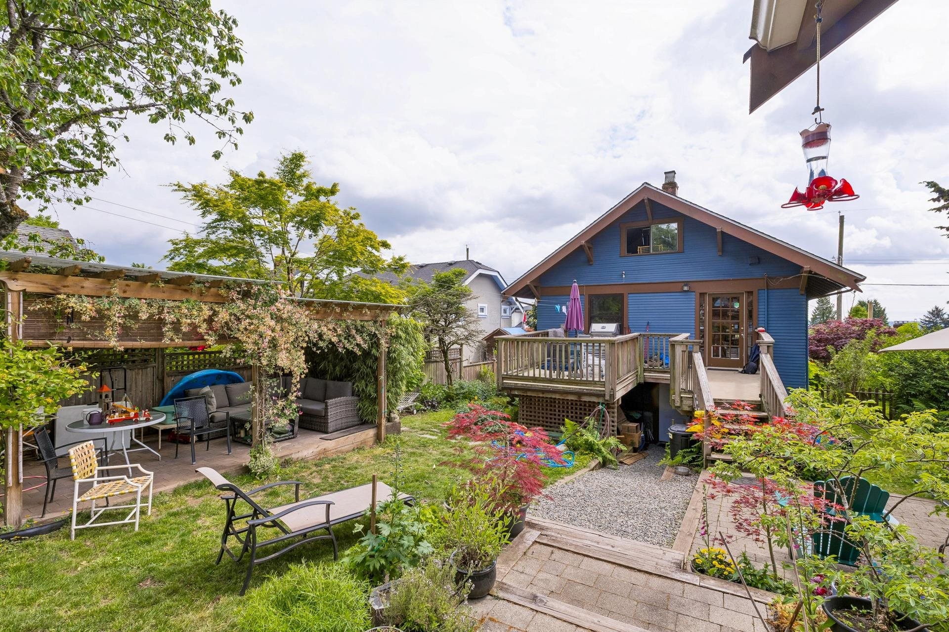 534 7Th Street E, North Vancouver, BC