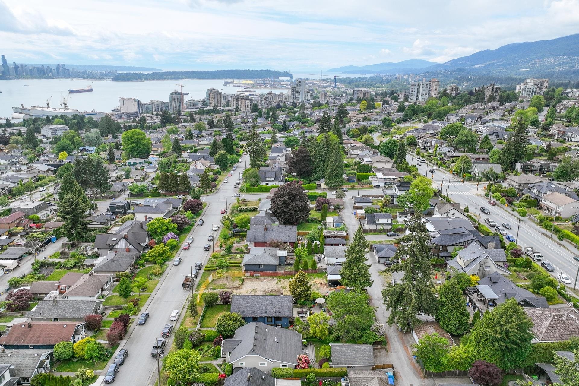 534 7Th Street E, North Vancouver, BC