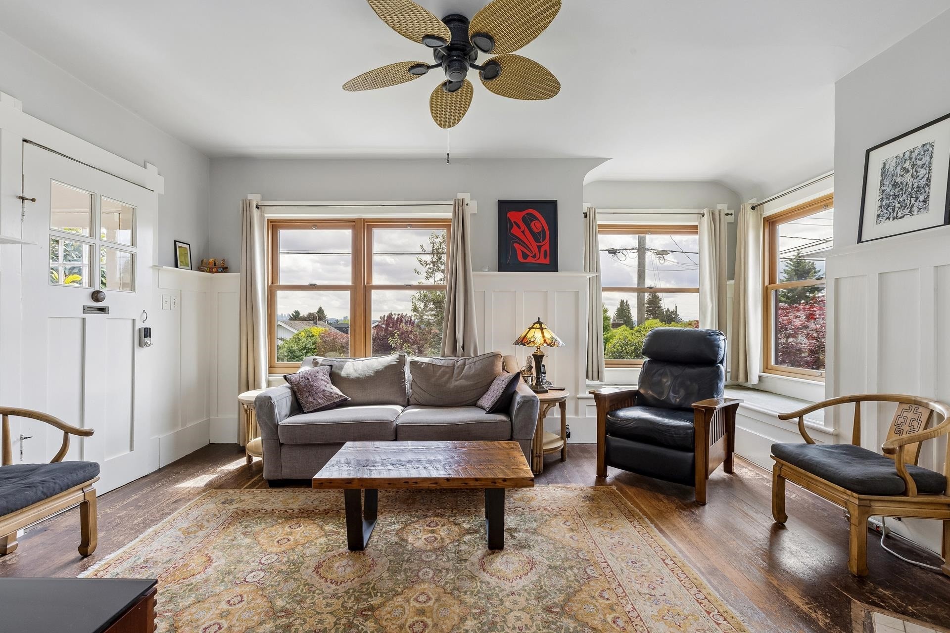 534 7Th Street E, North Vancouver, BC