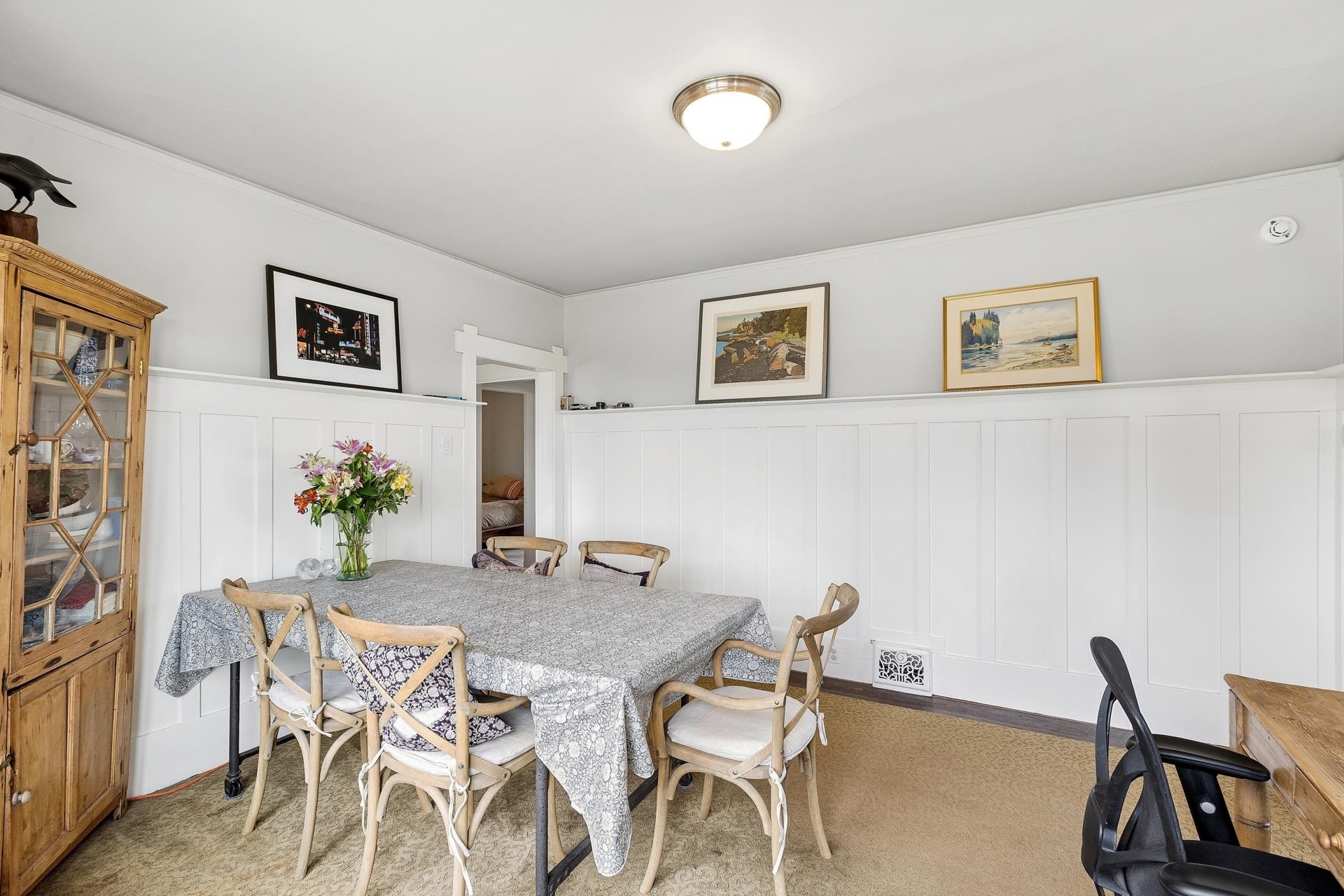 534 7Th Street E, North Vancouver, BC