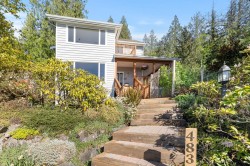 483 Braewood Place Bowen Island, BC V0N 1G2