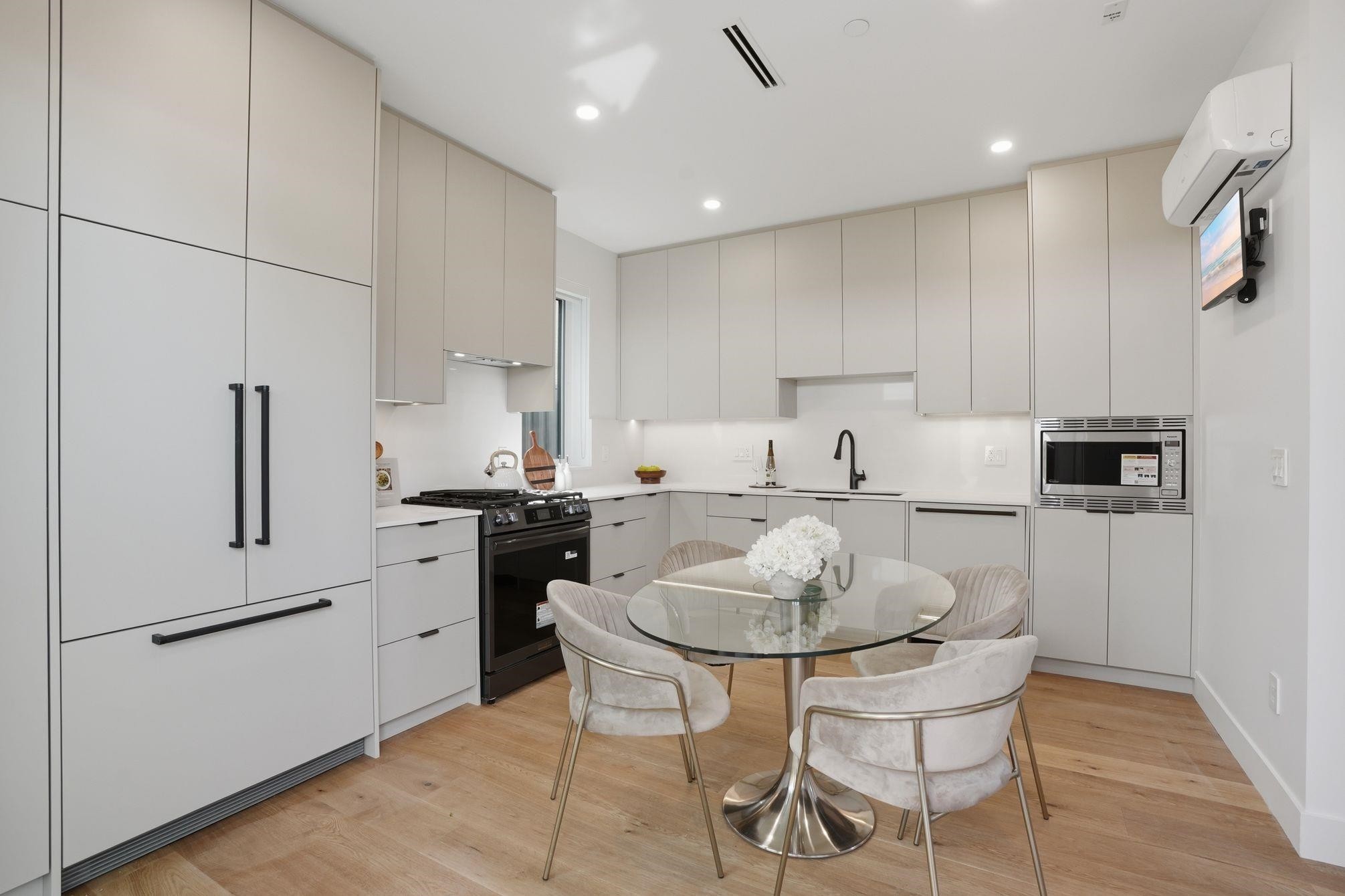 2436 20Th Avenue E, Vancouver, BC