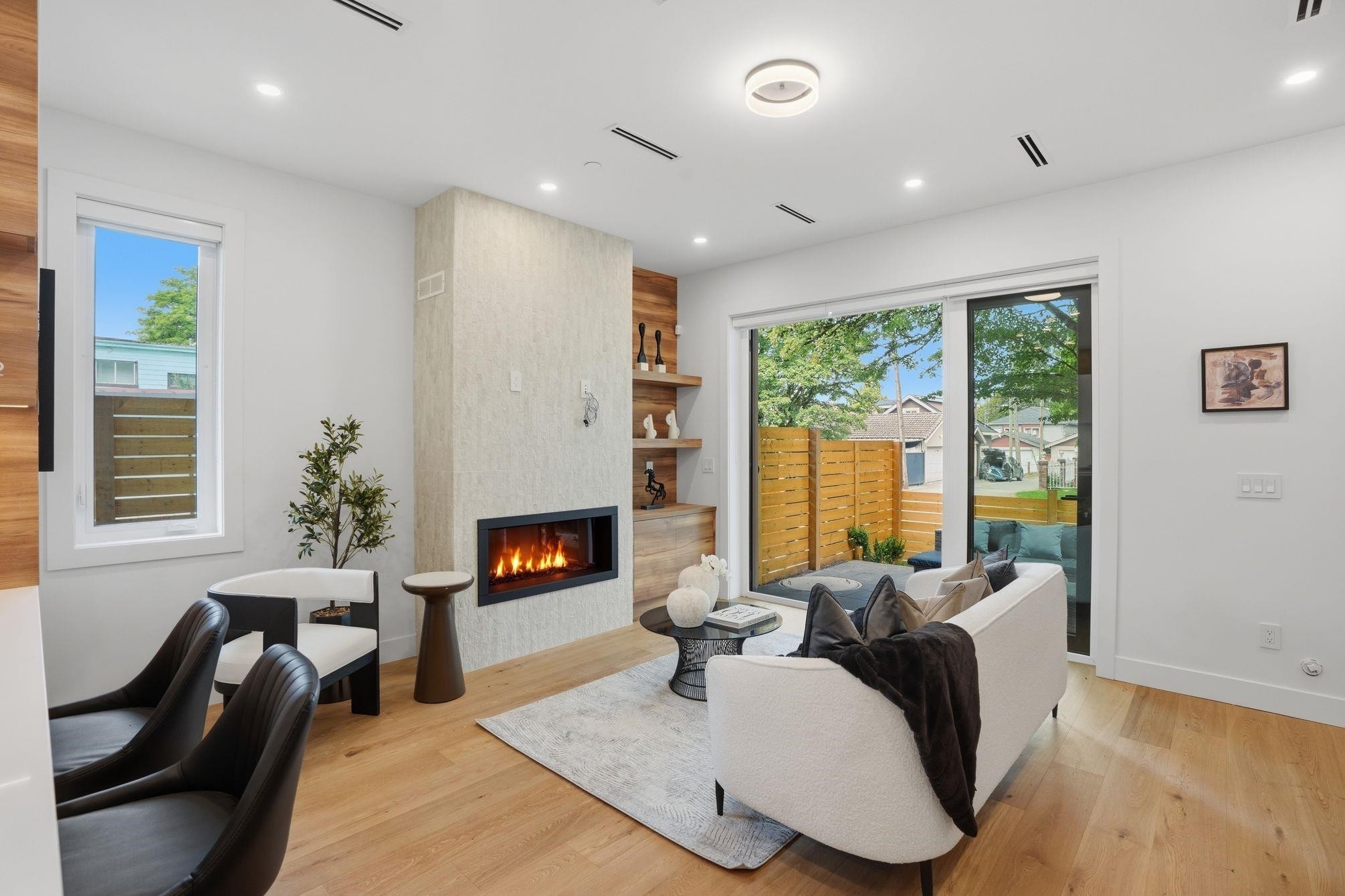 1-2438 20Th Avenue E, Vancouver, BC