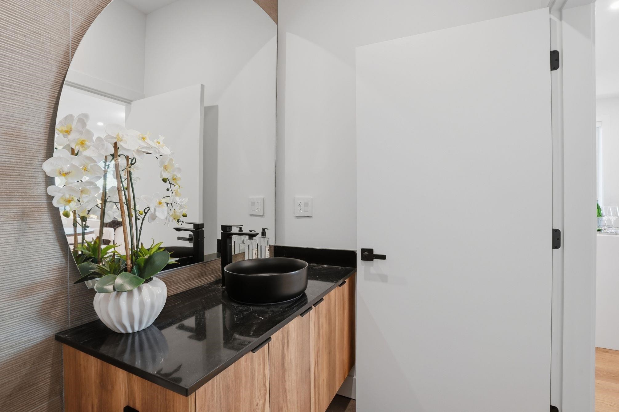 1-2438 20Th Avenue E, Vancouver, BC