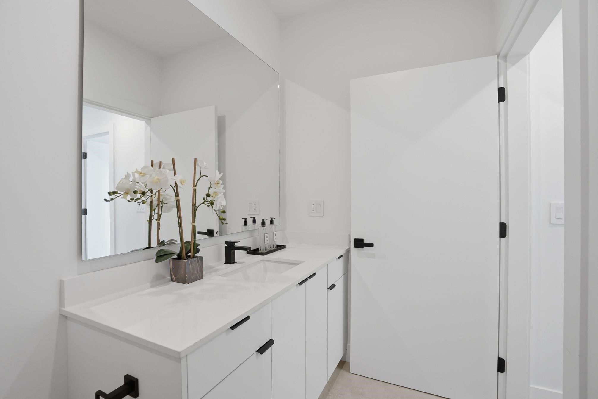 1-2438 20Th Avenue E, Vancouver, BC