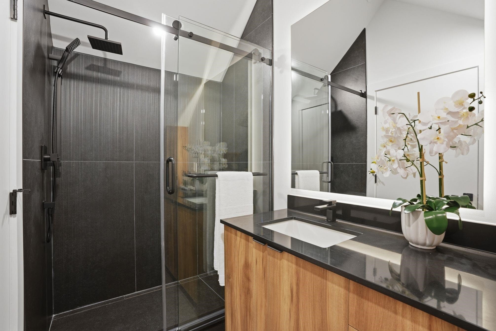 1-2438 20Th Avenue E, Vancouver, BC