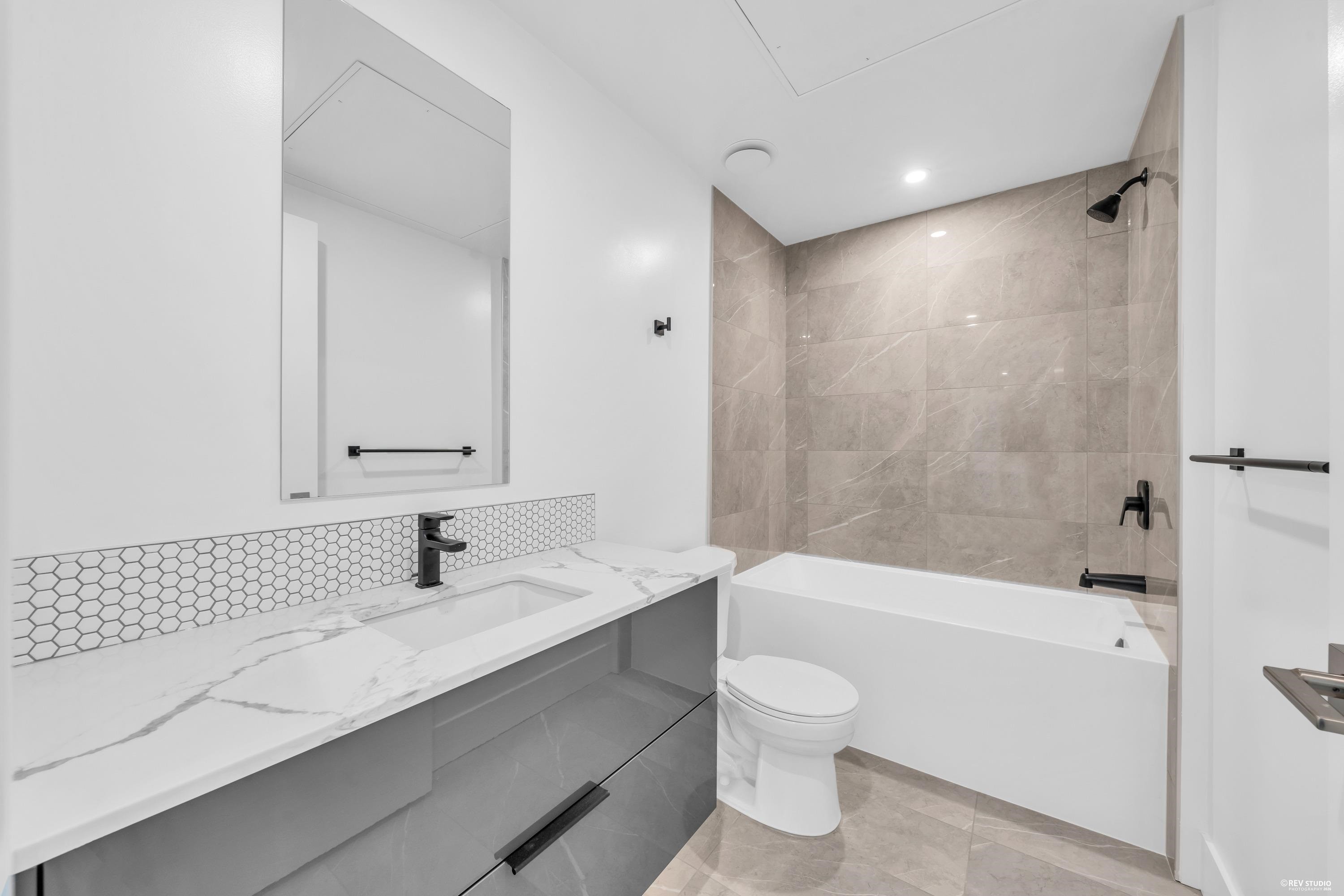 2210 1St Avenue E, Vancouver, BC