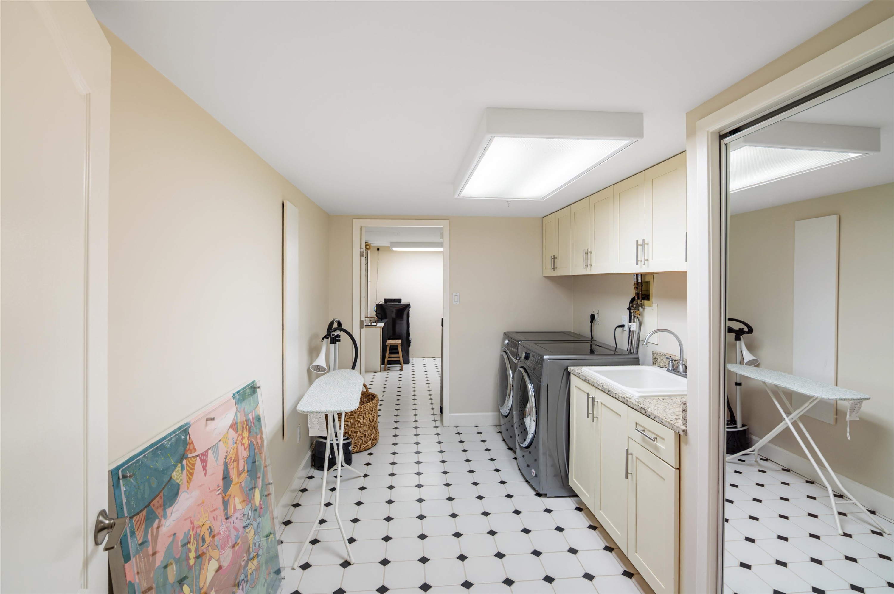 1526 Chippendale Court, West Vancouver, BC