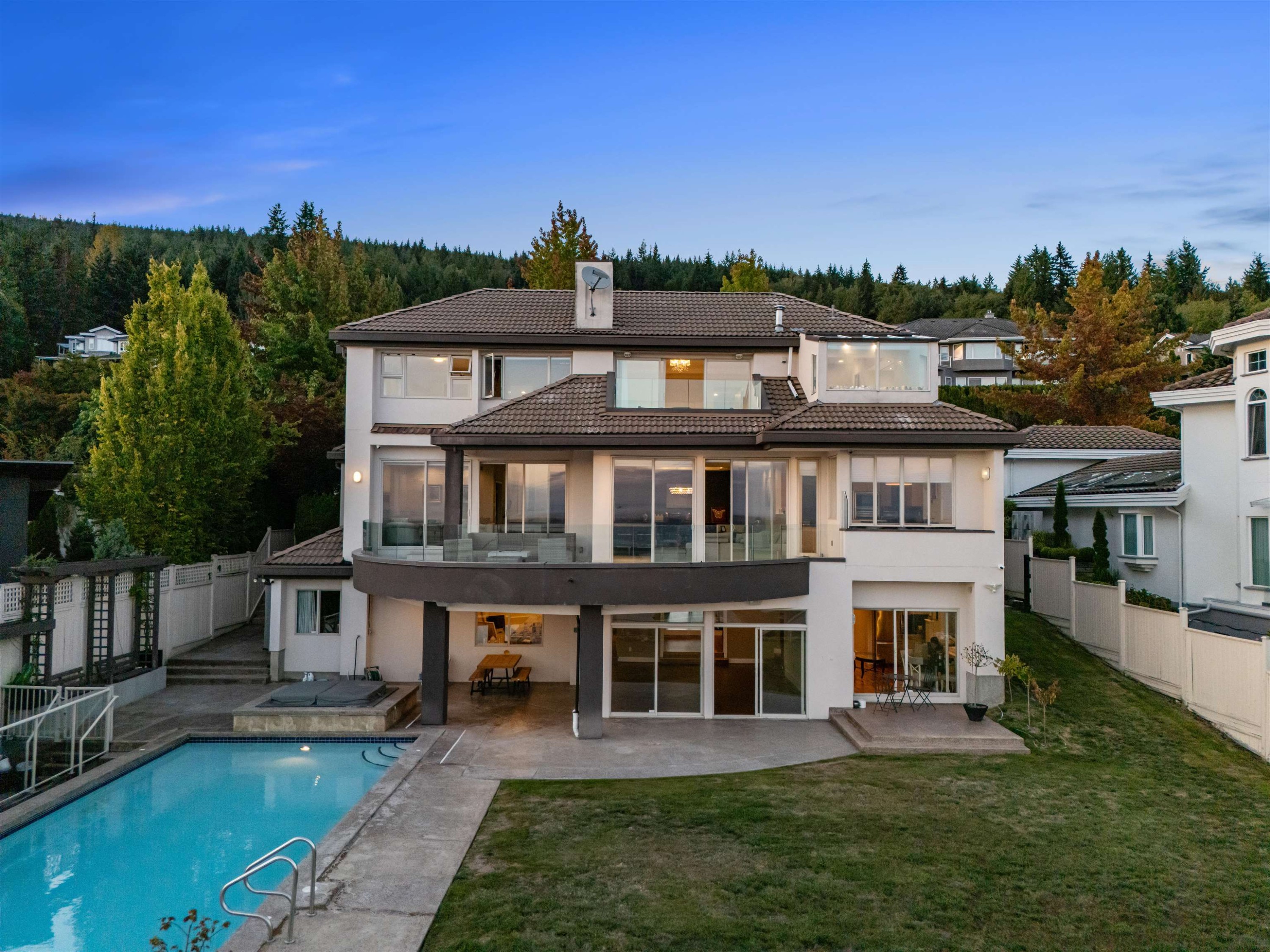 1526 Chippendale Court, West Vancouver, BC