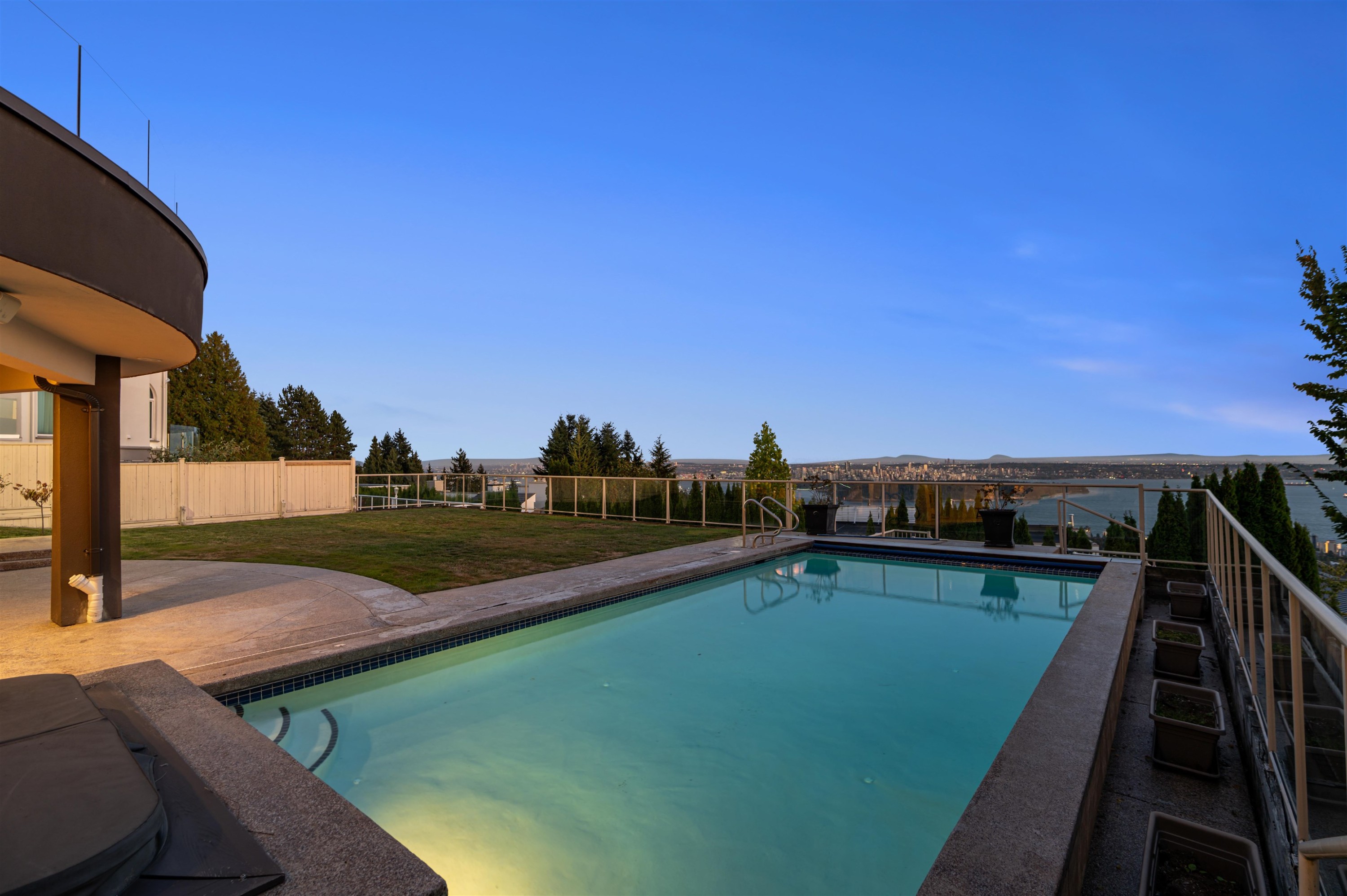 1526 Chippendale Court, West Vancouver, BC