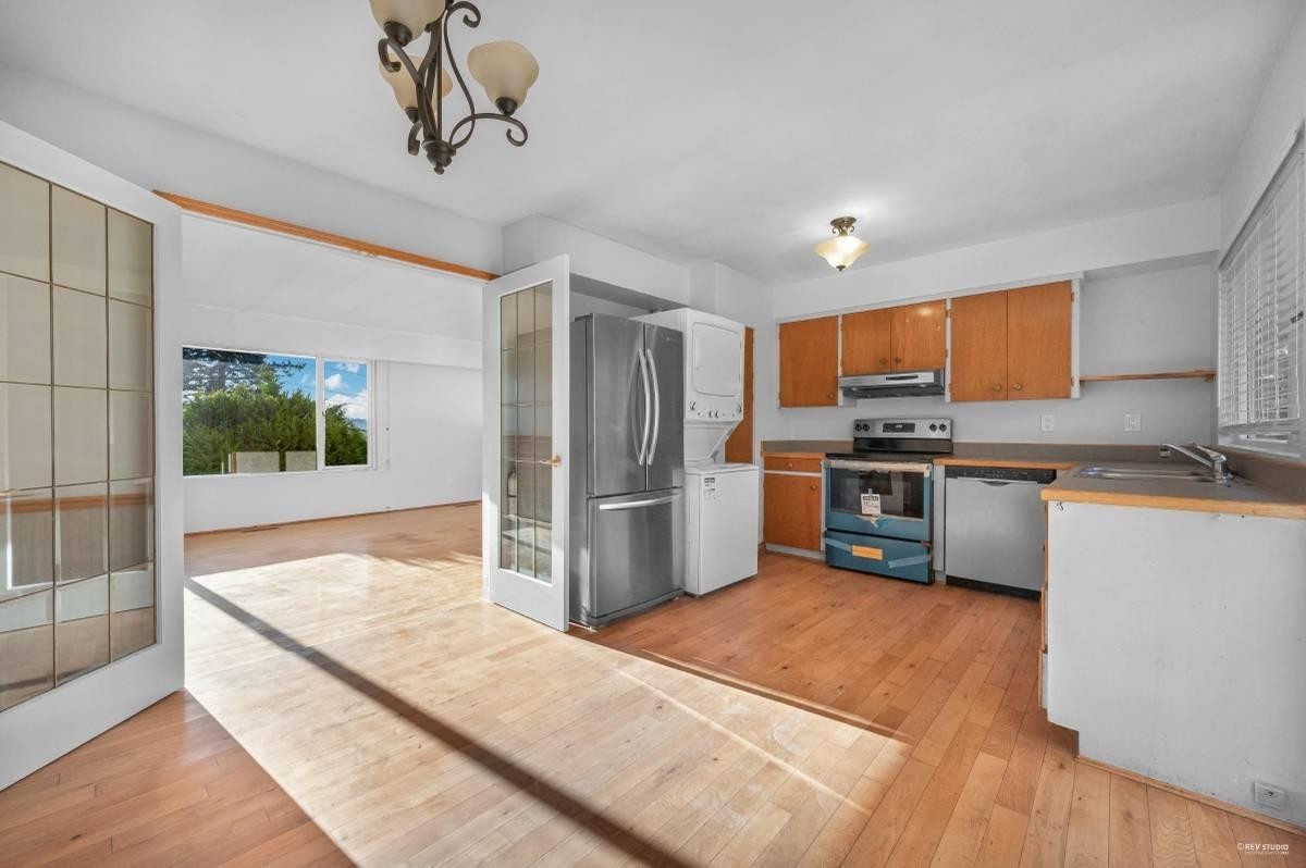 332 Laurentian Crescent, Coquitlam, BC
