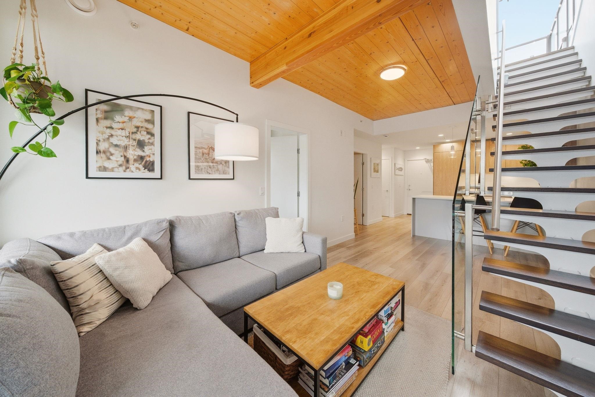 607-128 8Th Street E, North Vancouver, BC