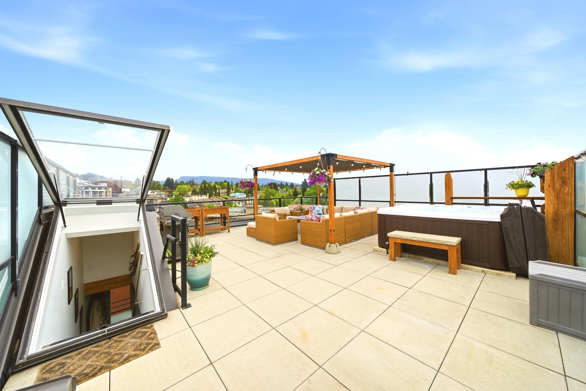 607-128 8Th Street E, North Vancouver, BC