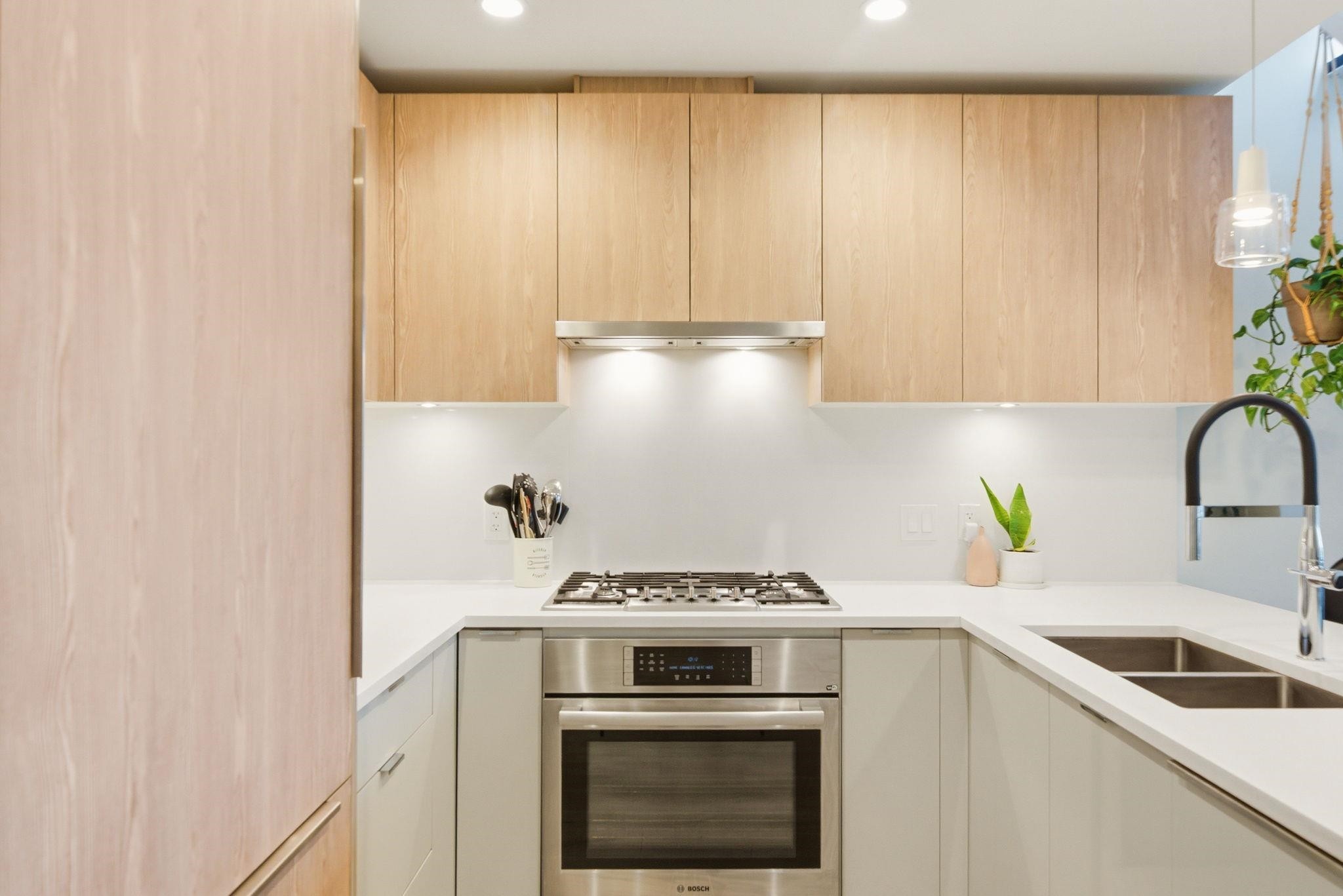 607-128 8Th Street E, North Vancouver, BC