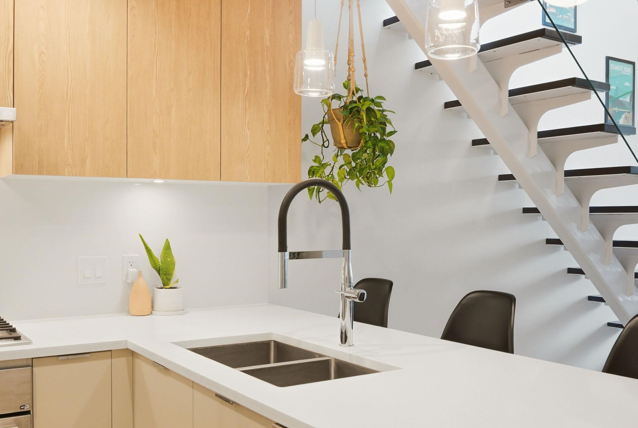 607-128 8Th Street E, North Vancouver, BC