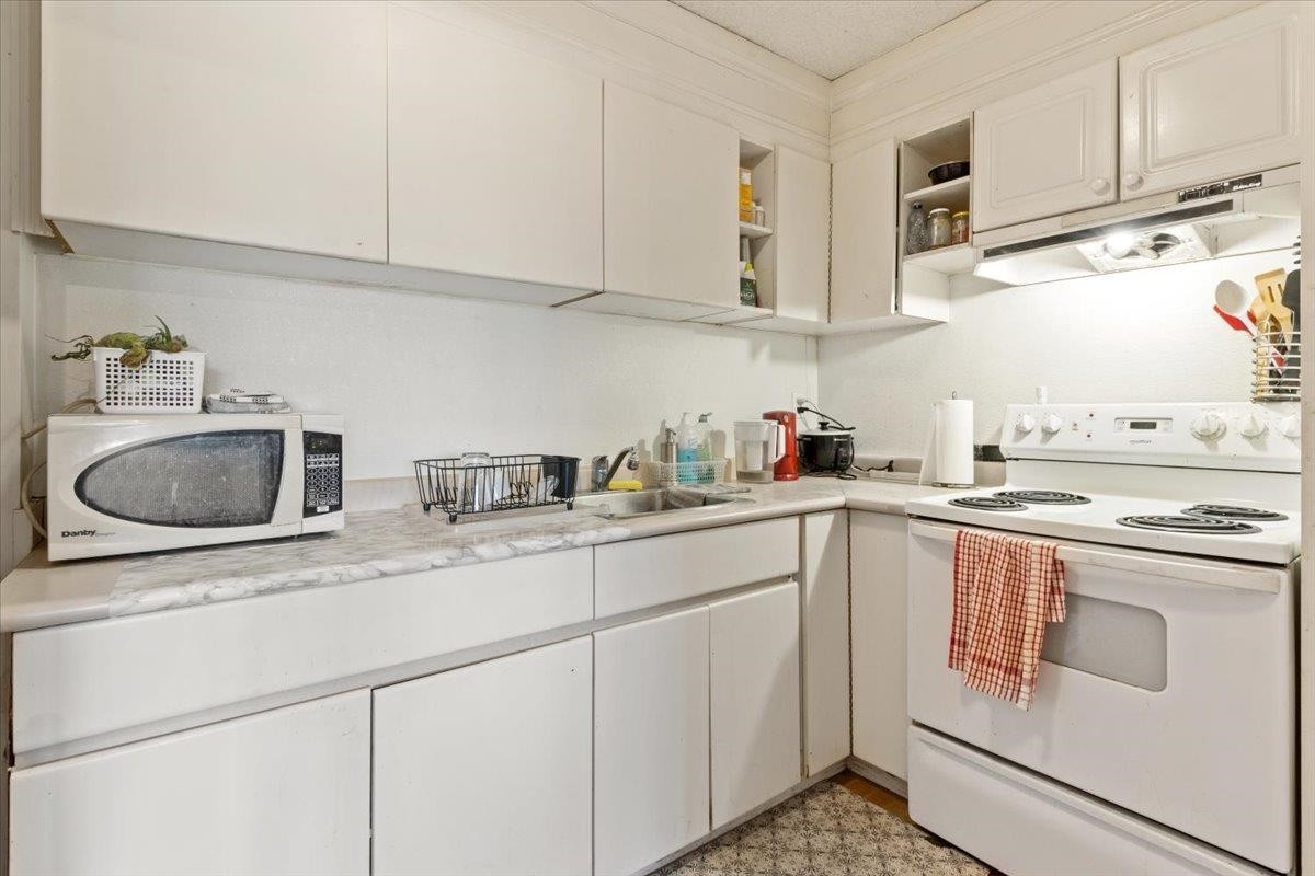 6632 Canada Way, Burnaby, BC
