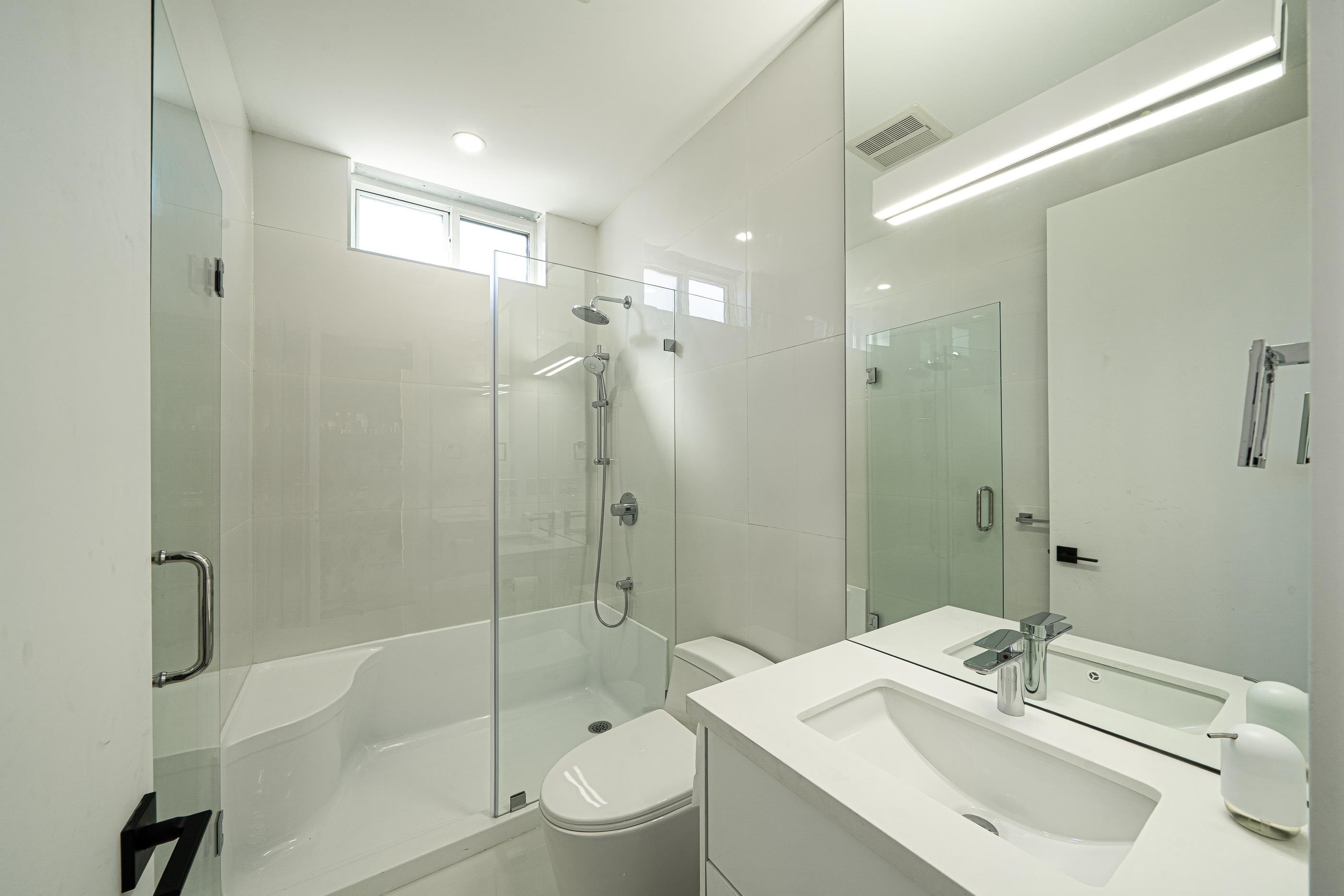11500 Blundell Road, Richmond, BC - Indoor Photo Showing Bathroom
