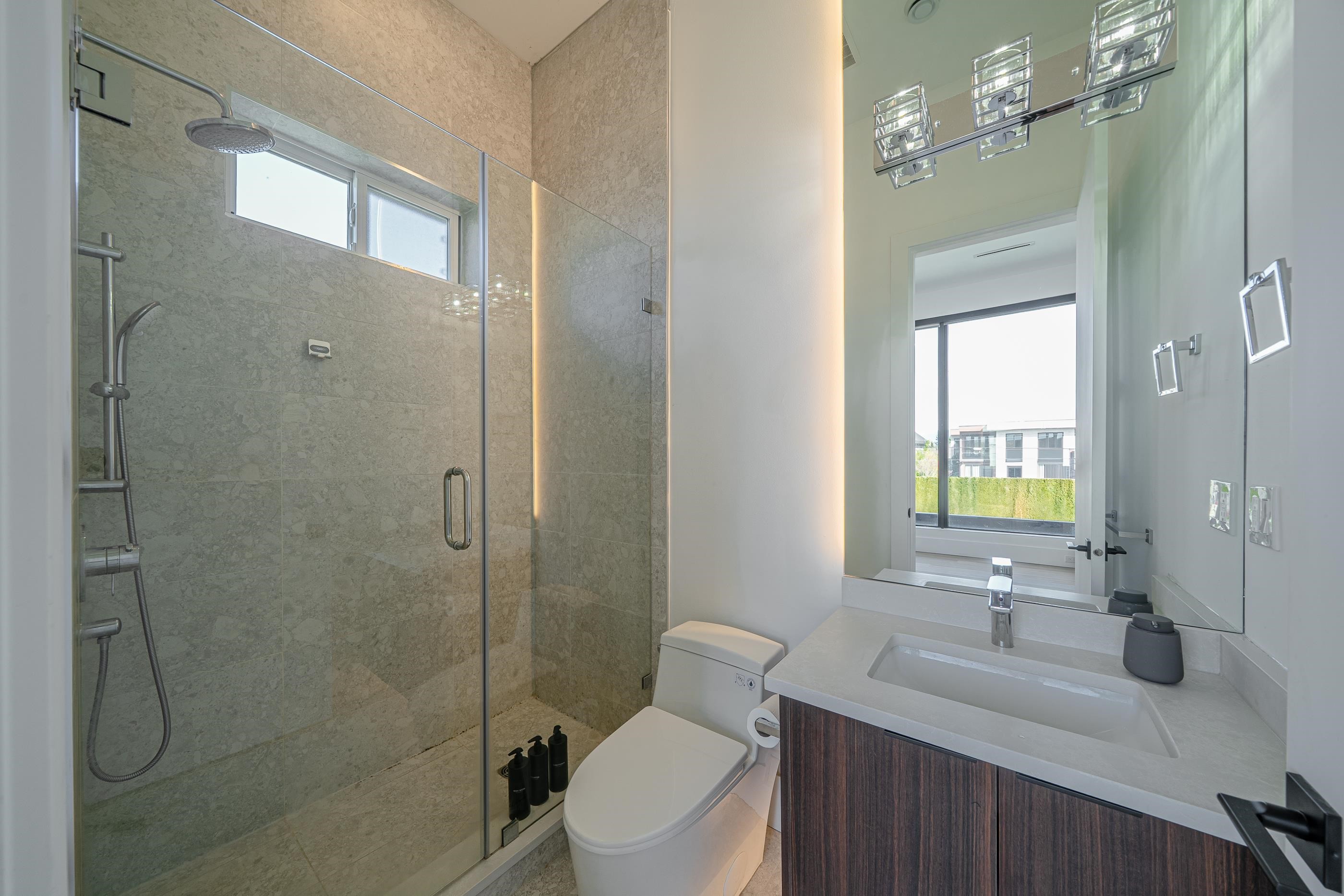 11500 Blundell Road, Richmond, BC - Indoor Photo Showing Bathroom