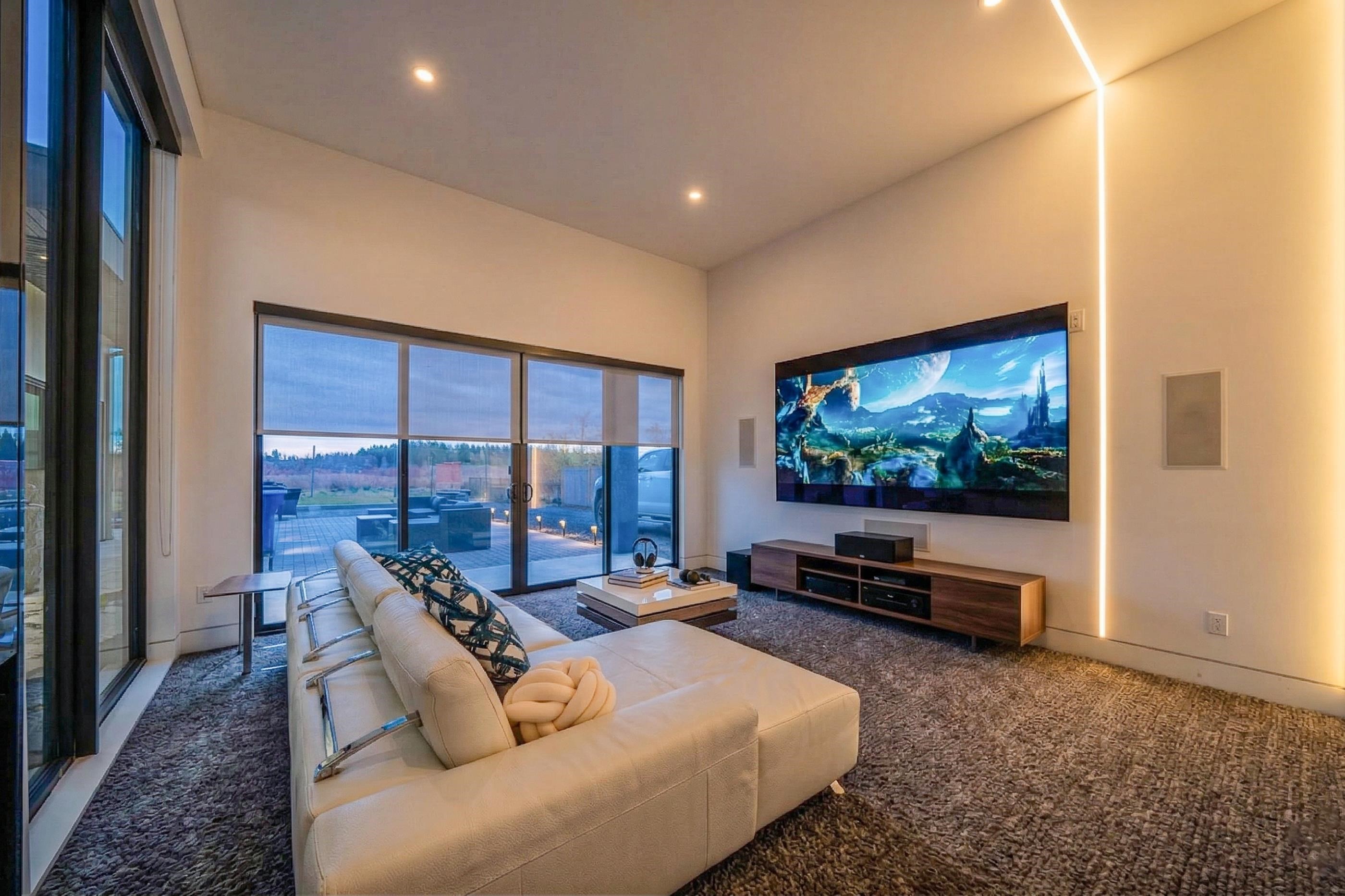 11500 Blundell Road, Richmond, BC - Indoor Photo Showing Living Room