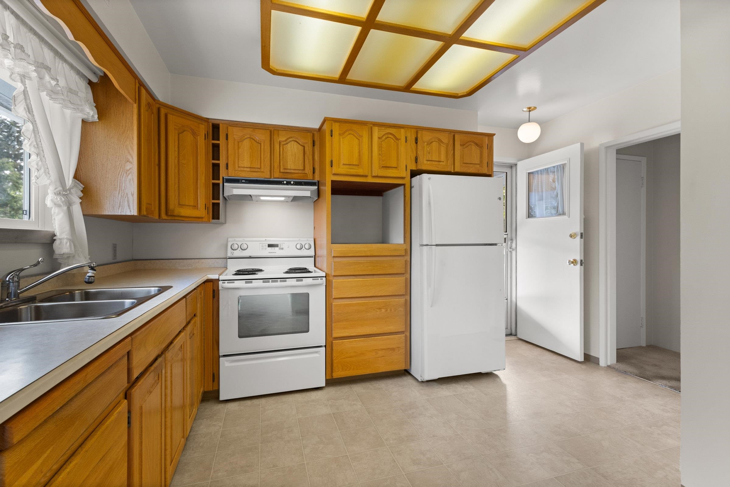 929 Grover Avenue, Coquitlam, BC
