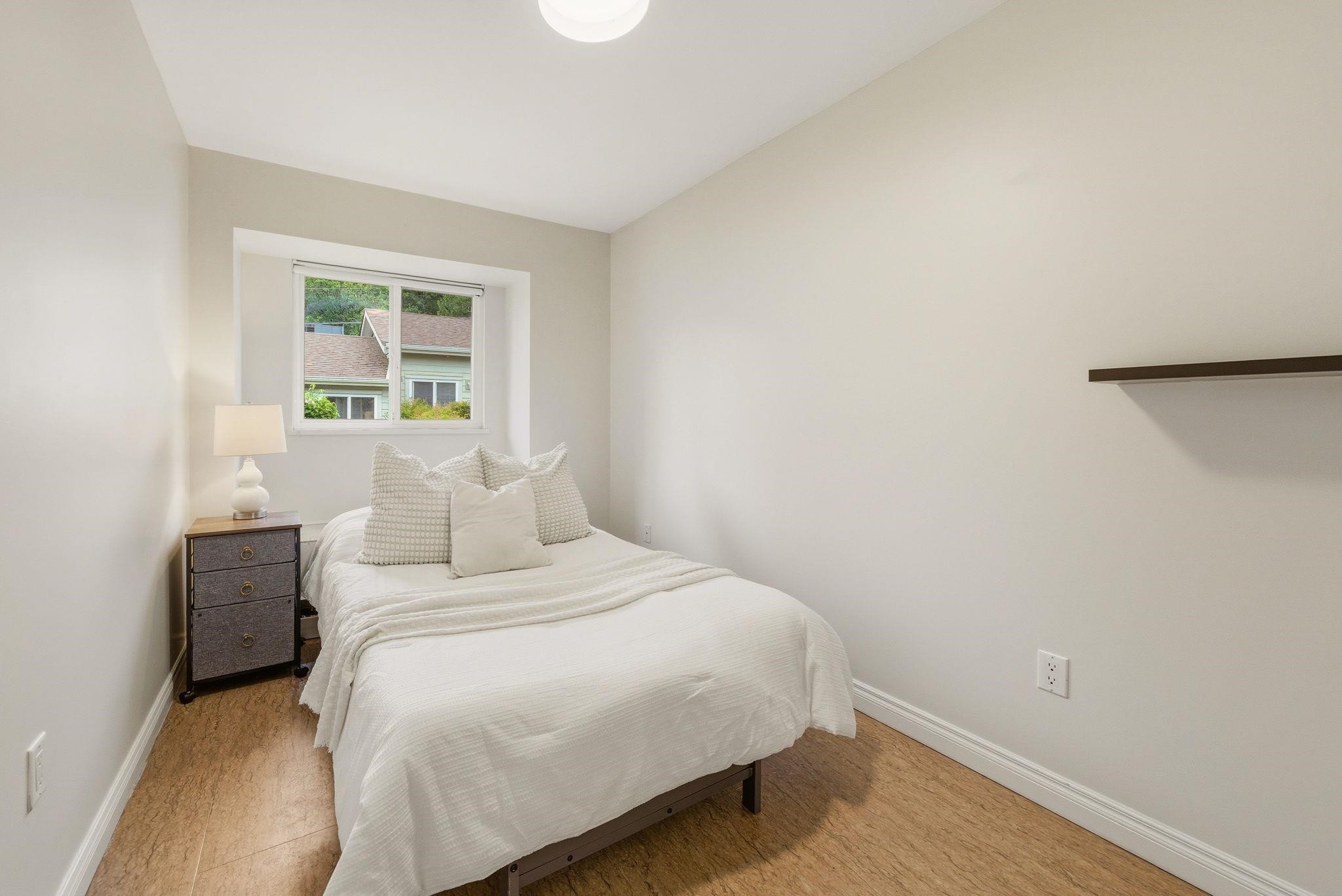 562 Keith Road W, North Vancouver, BC - Indoor Photo Showing Bedroom