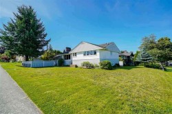 7833 Coquitlam Street Burnaby, BC V3N 3Z4