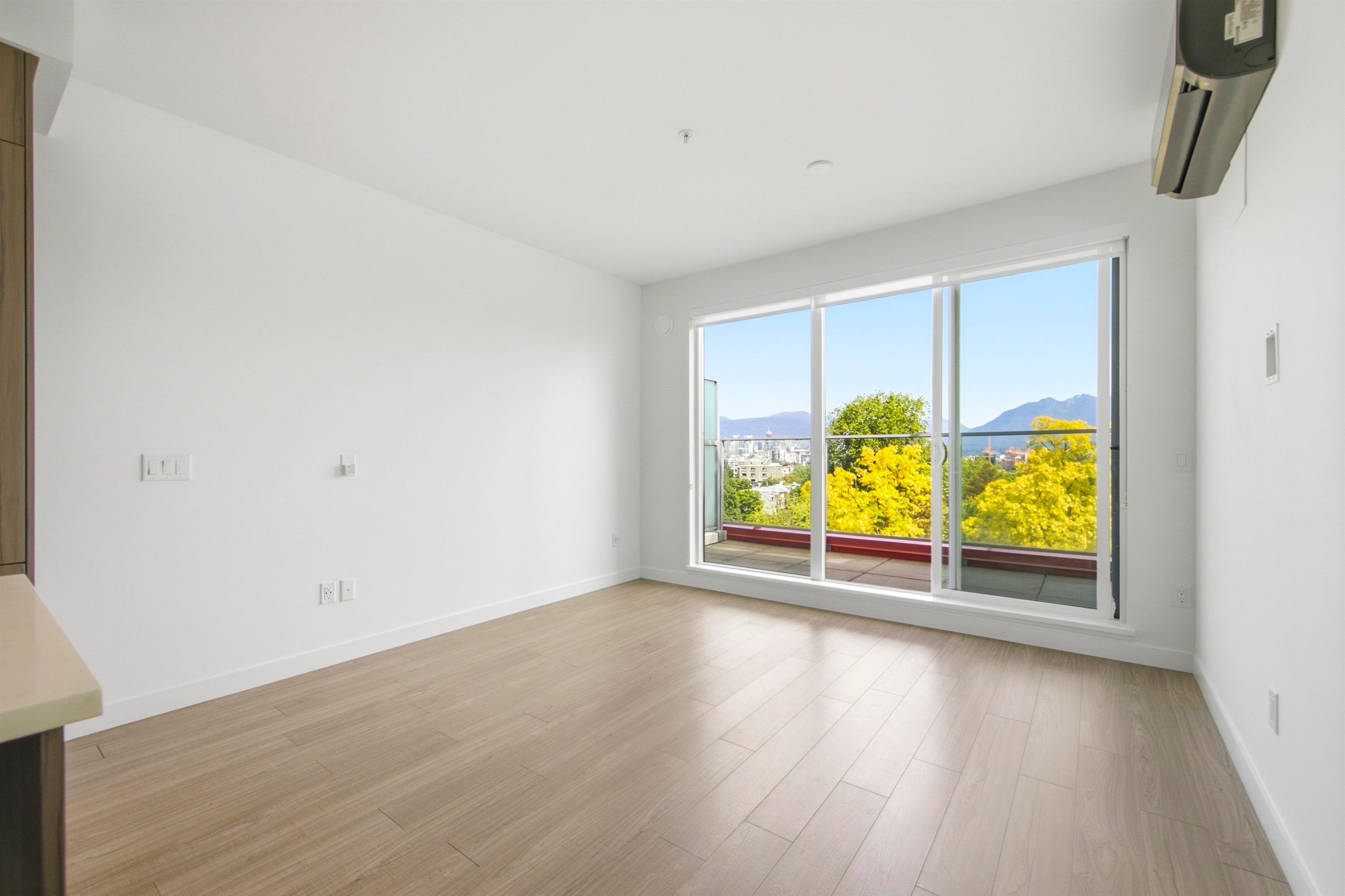 501-379 Broadway E, Vancouver, BC
