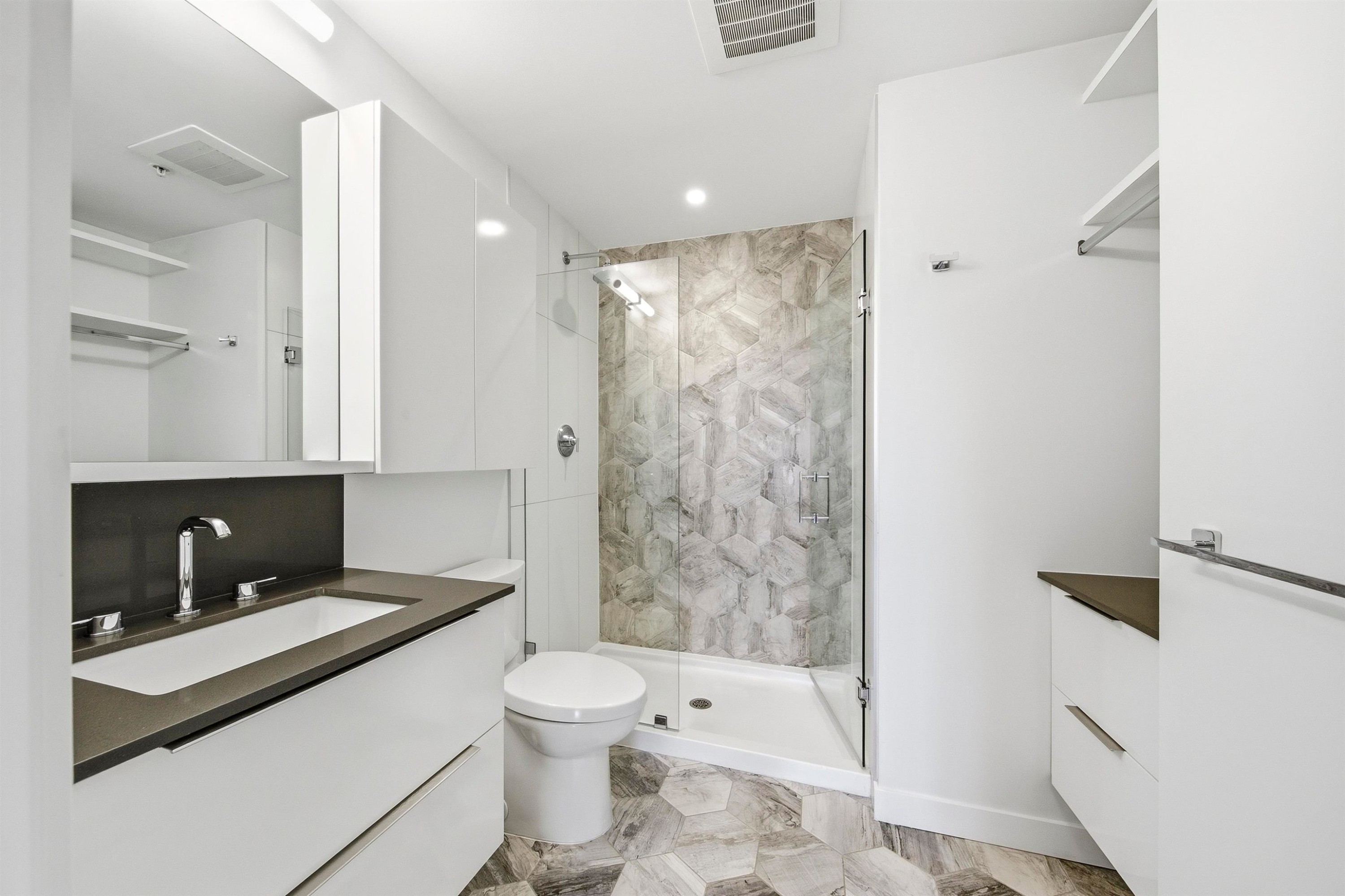 501-379 Broadway E, Vancouver, BC