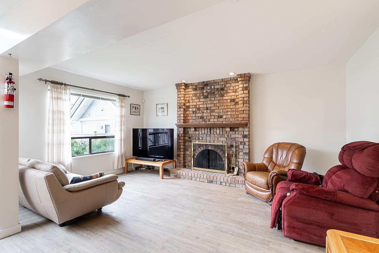 2235 16Th Avenue W, Vancouver, BC