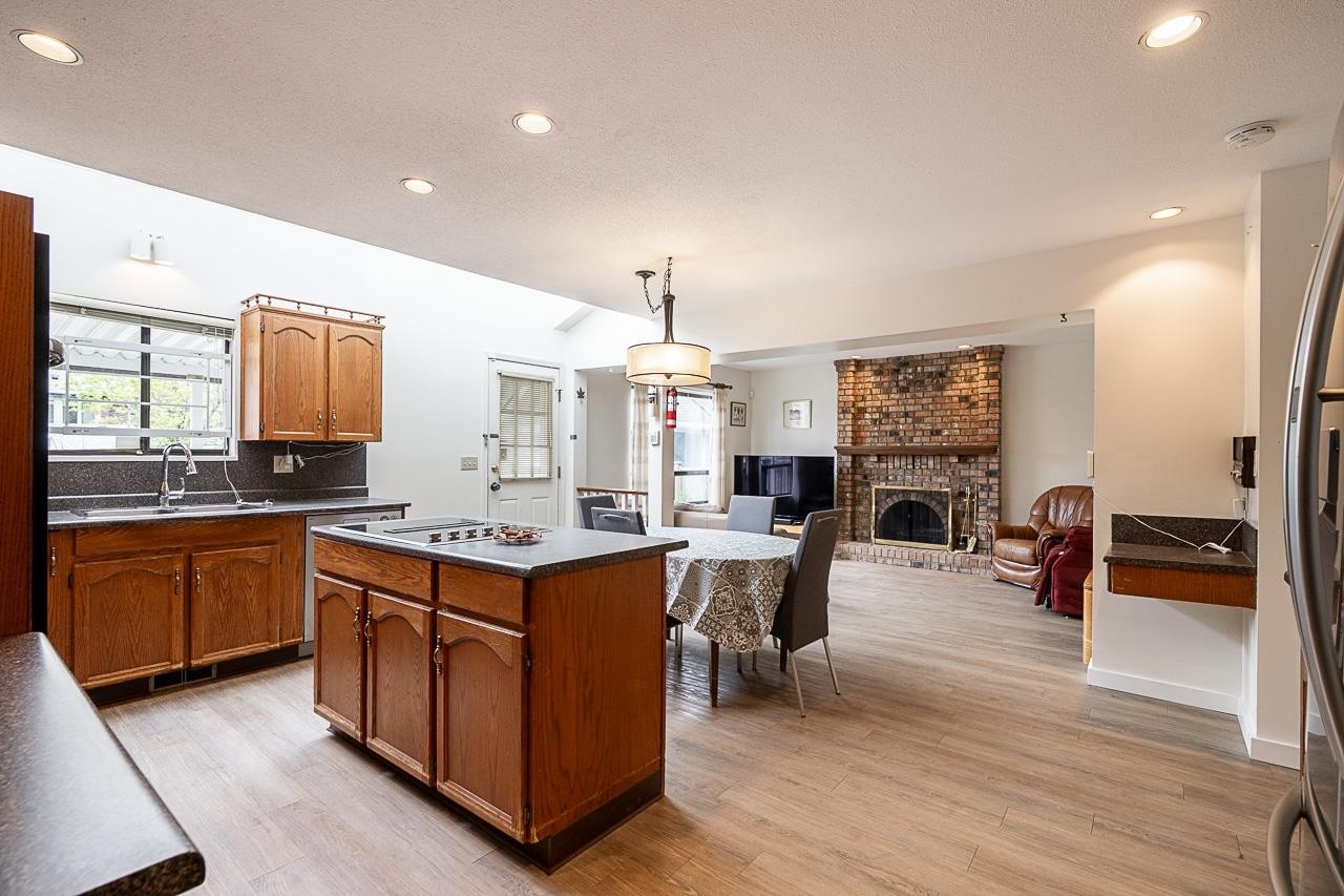 2235 16Th Avenue W, Vancouver, BC