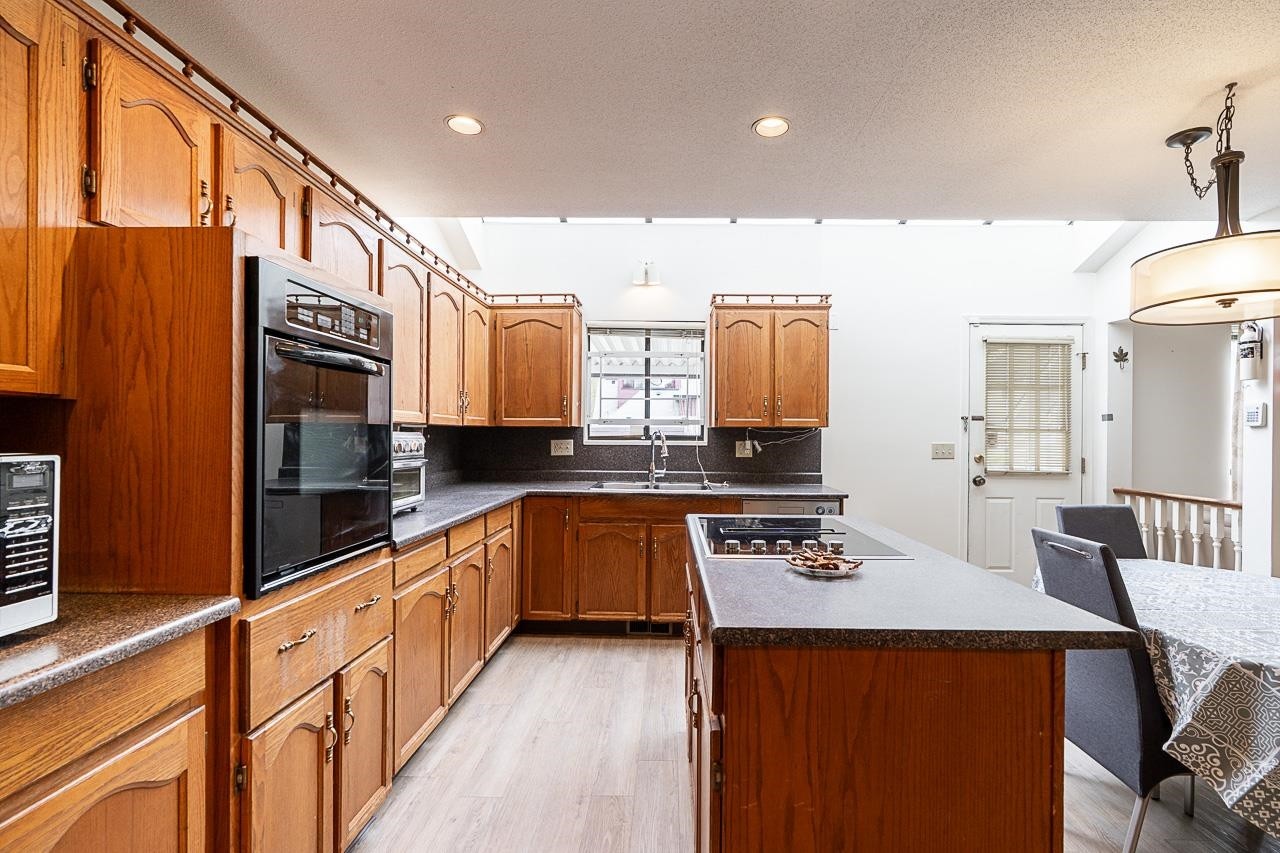 2235 16Th Avenue W, Vancouver, BC