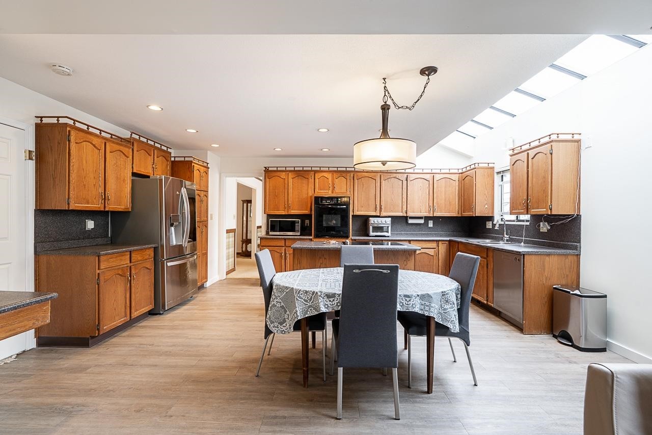2235 16Th Avenue W, Vancouver, BC