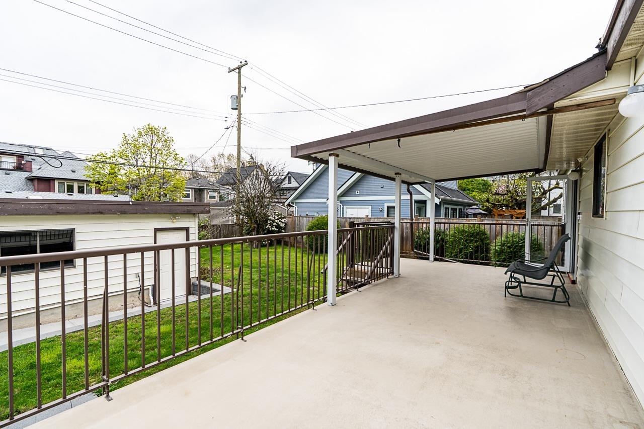 2235 16Th Avenue W, Vancouver, BC