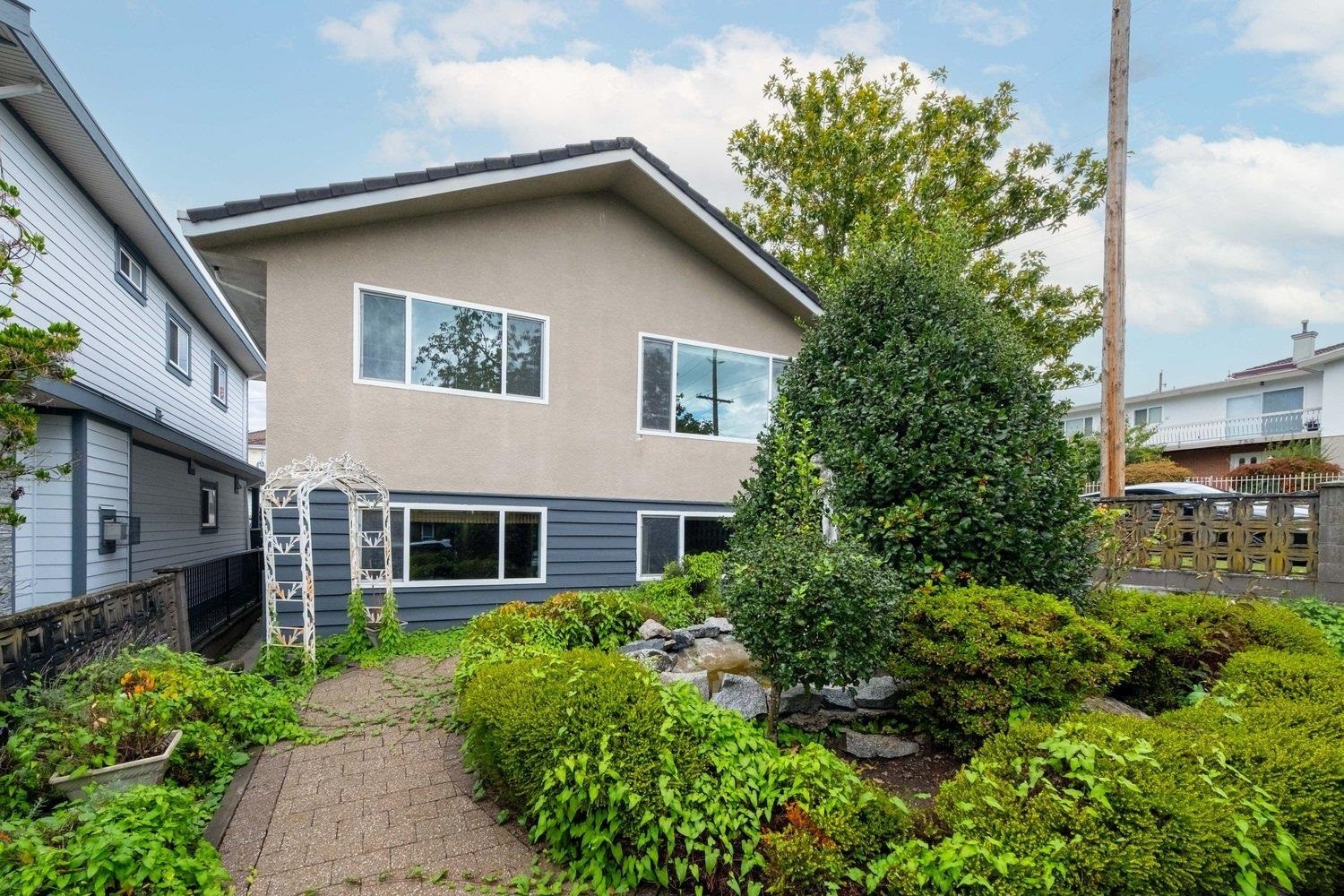 775 Esmond Avenue, Burnaby, BC