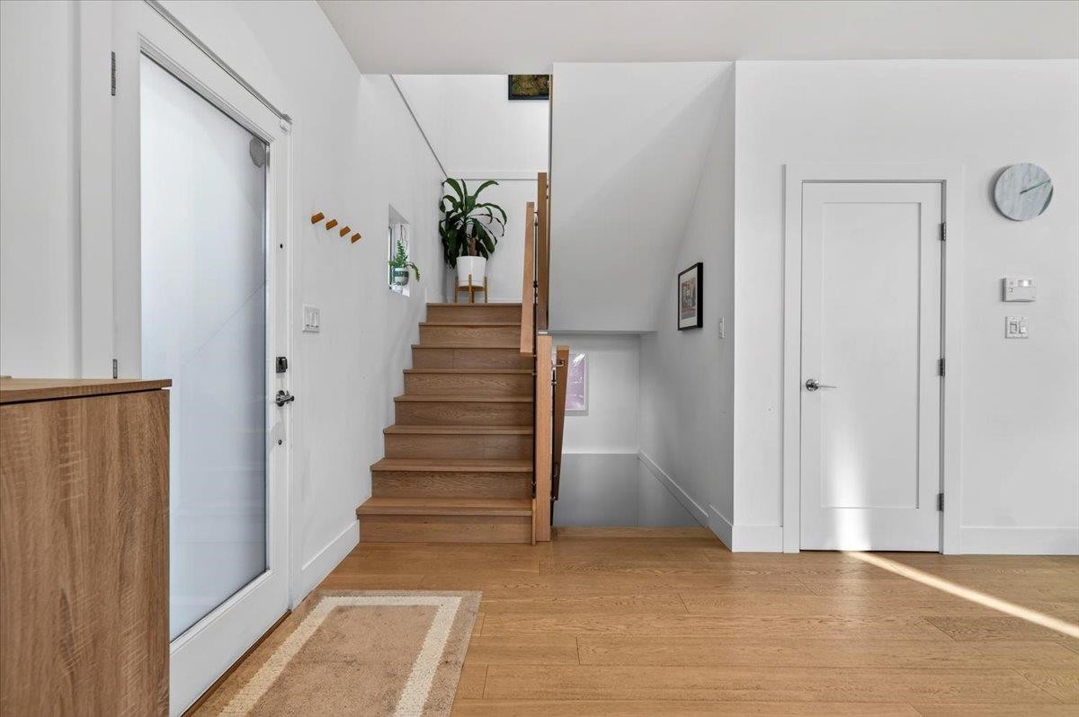 2-252 19Th Street E, North Vancouver, BC