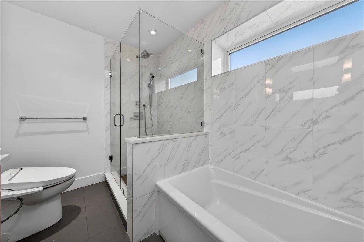 2-252 19Th Street E, North Vancouver, BC