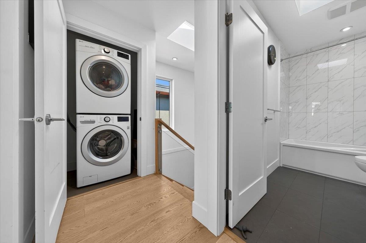2-252 19Th Street E, North Vancouver, BC