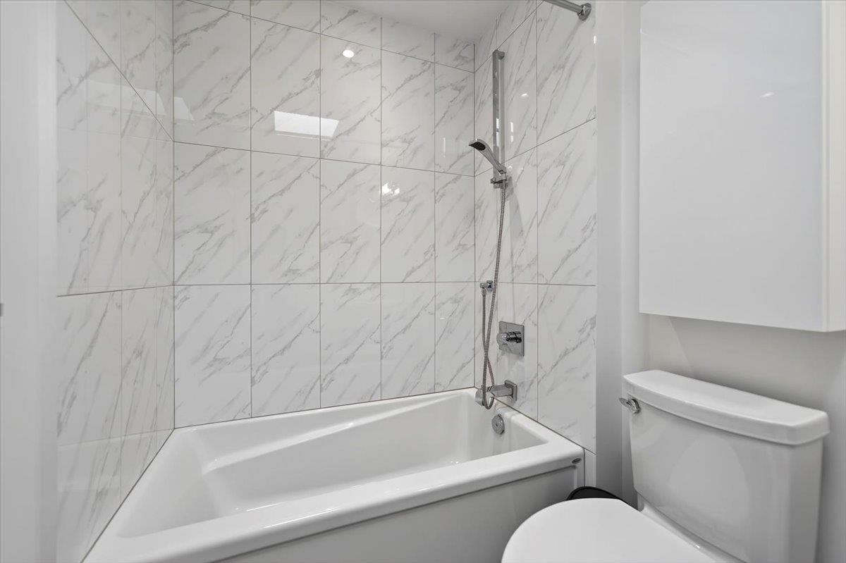 2-252 19Th Street E, North Vancouver, BC