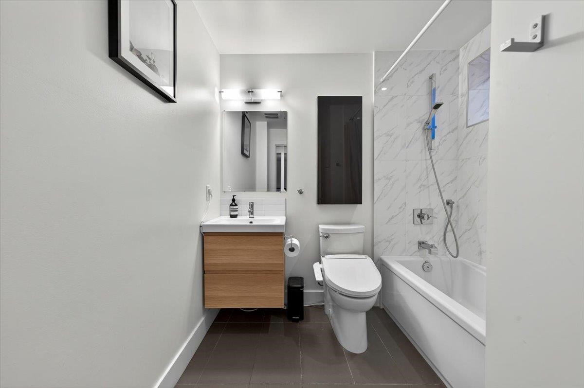 2-252 19Th Street E, North Vancouver, BC