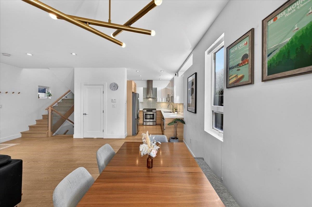 2-252 19Th Street E, North Vancouver, BC