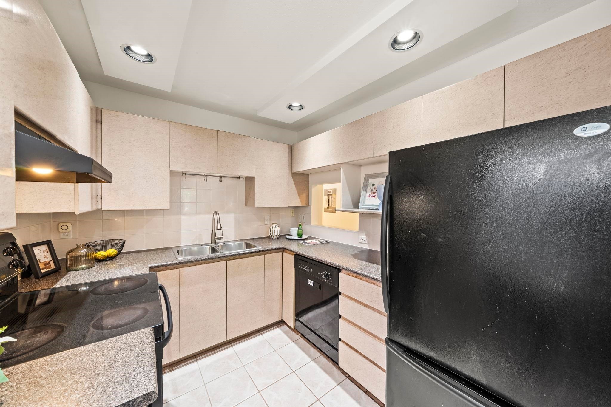 302-1406 73Rd Avenue W, Vancouver, BC