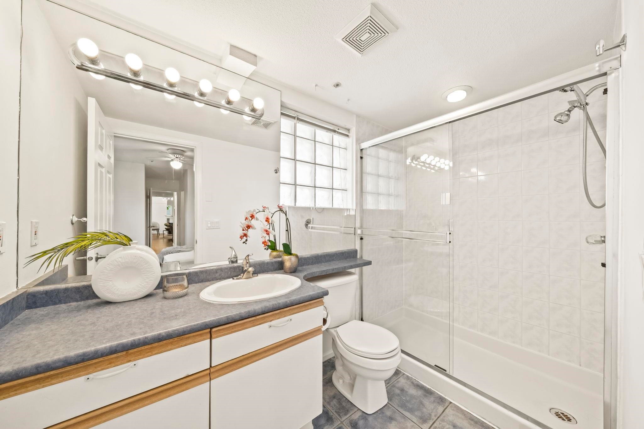 302-1406 73Rd Avenue W, Vancouver, BC