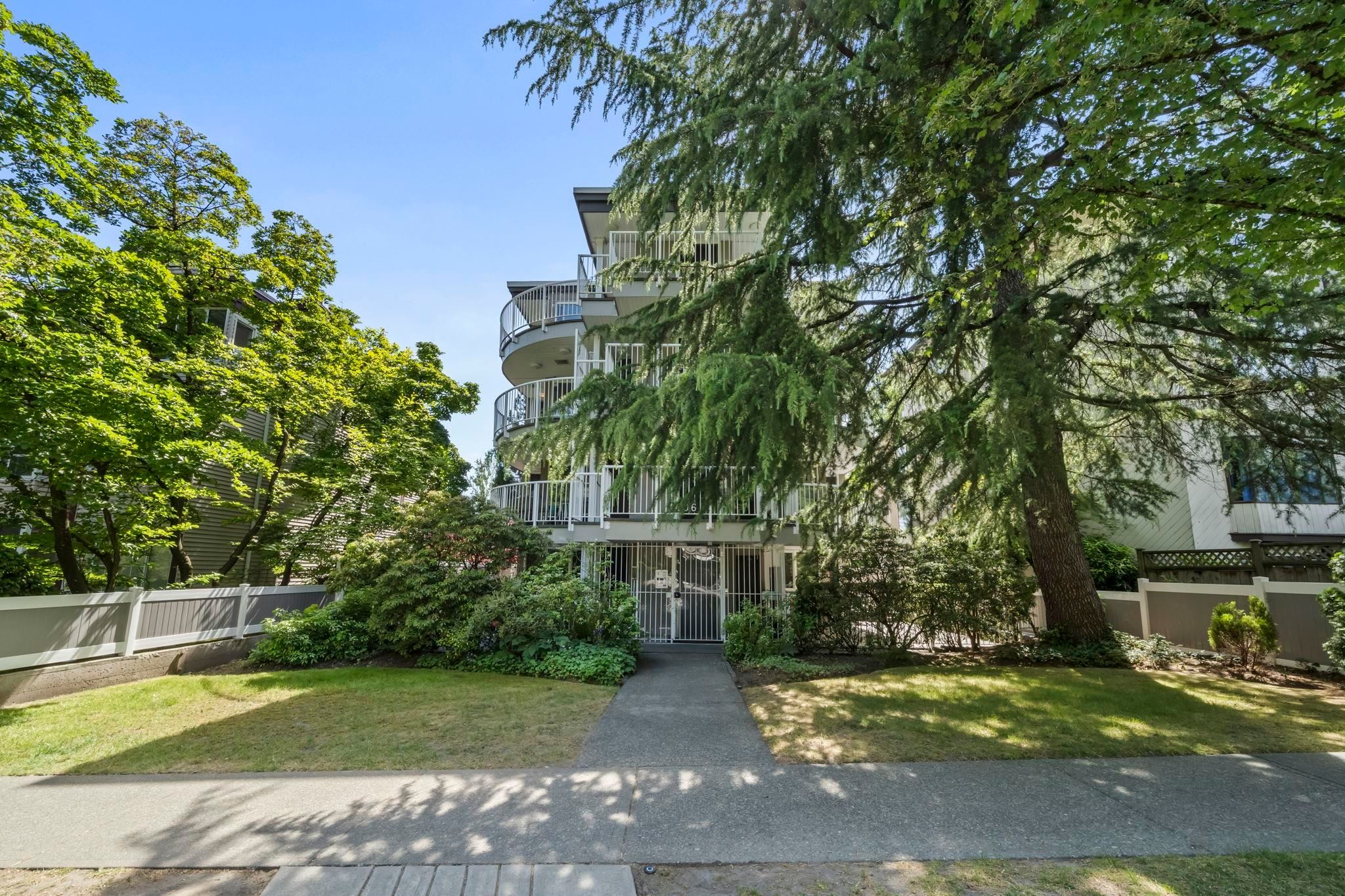 302-1406 73Rd Avenue W, Vancouver, BC