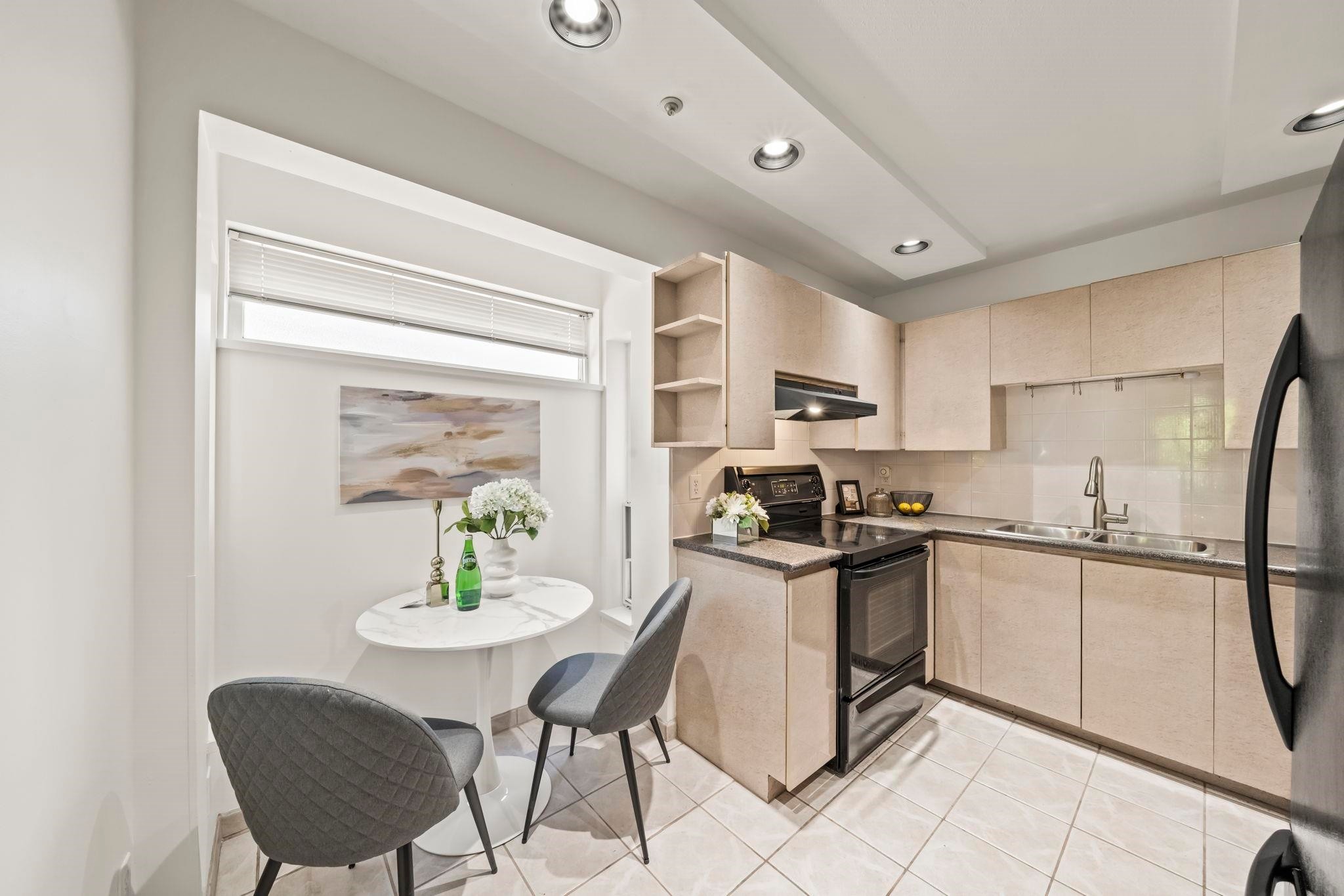 302-1406 73Rd Avenue W, Vancouver, BC