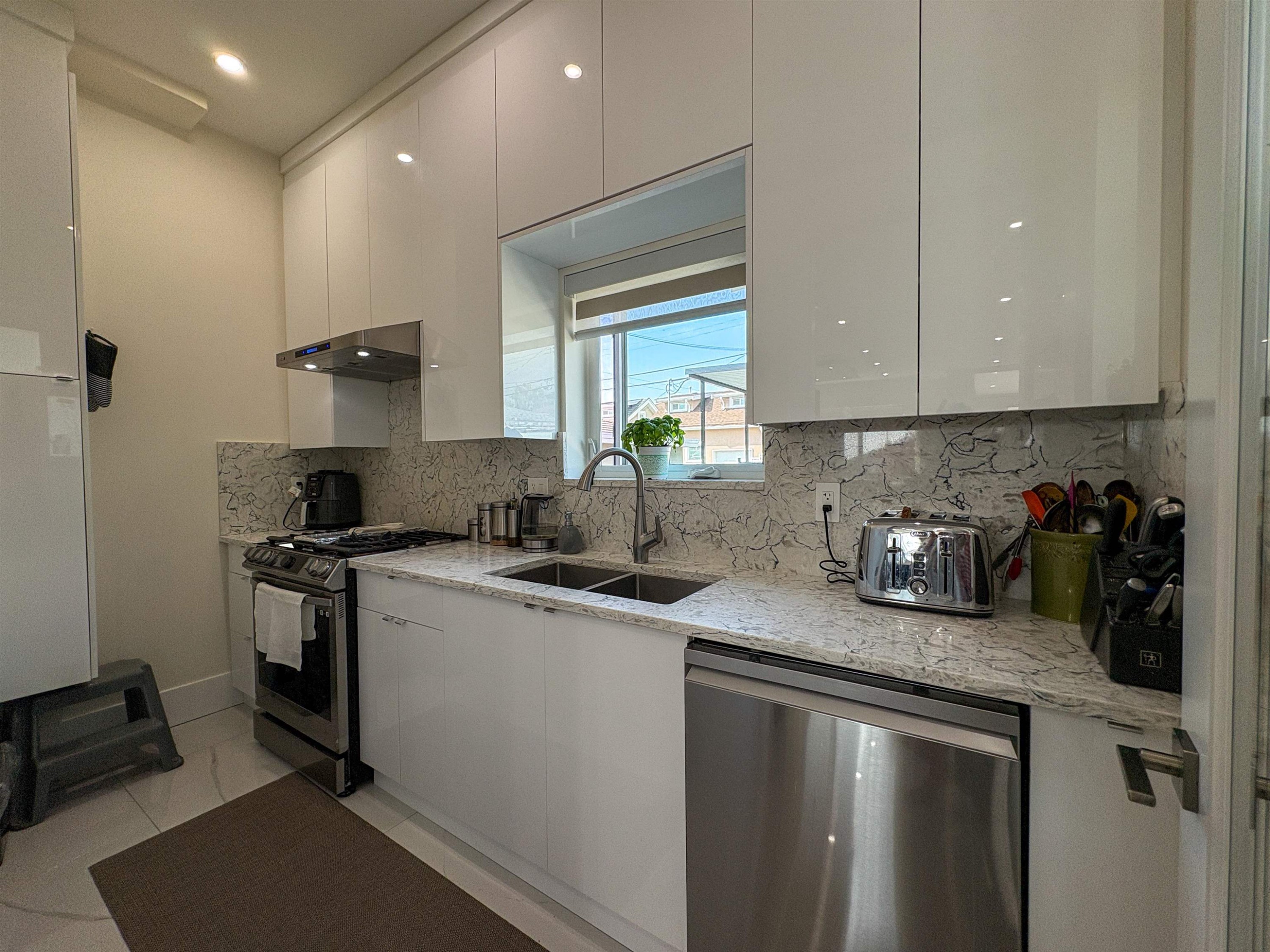 759 57Th Avenue E, Vancouver, BC