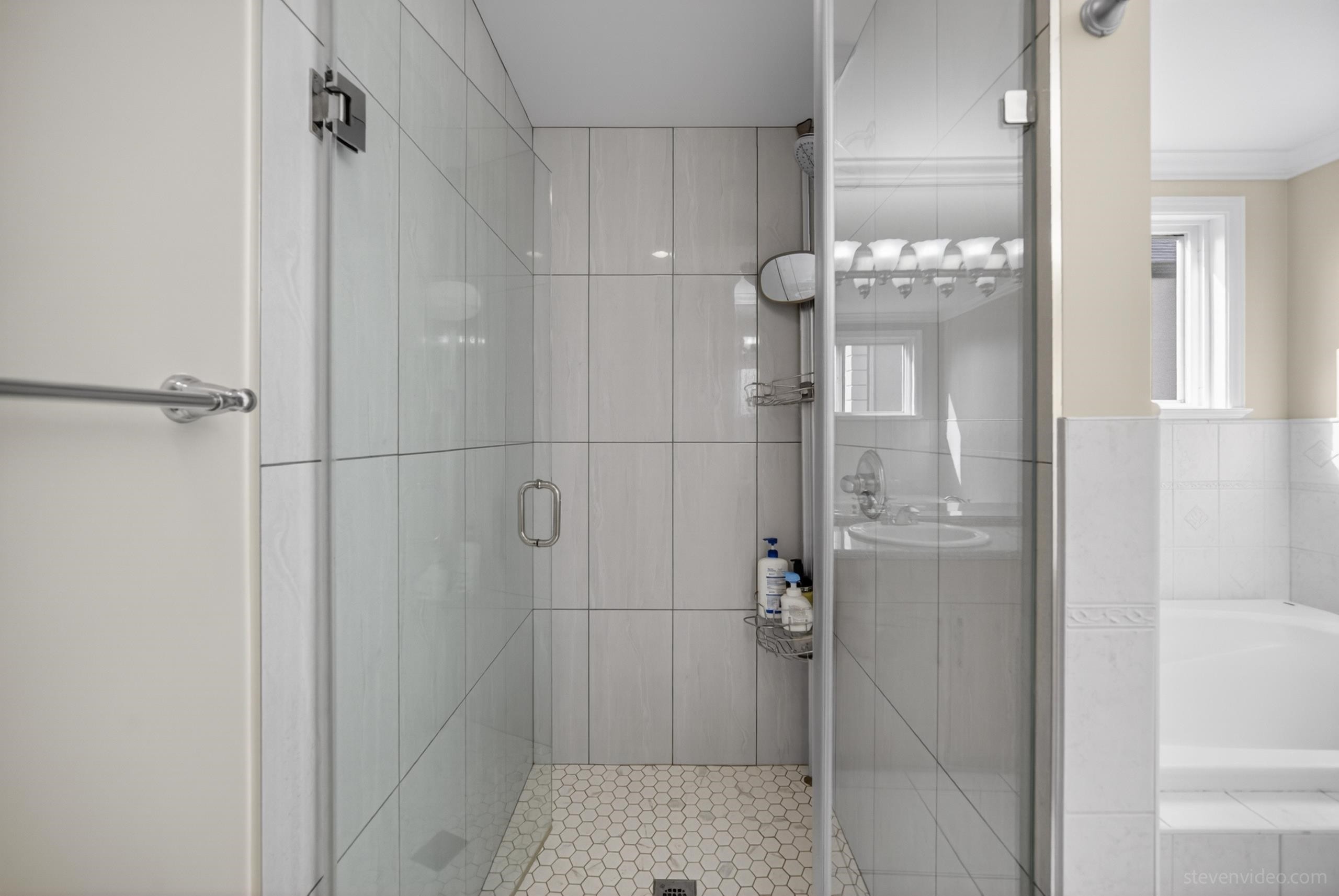 7611 Mccallan Road, Richmond, BC